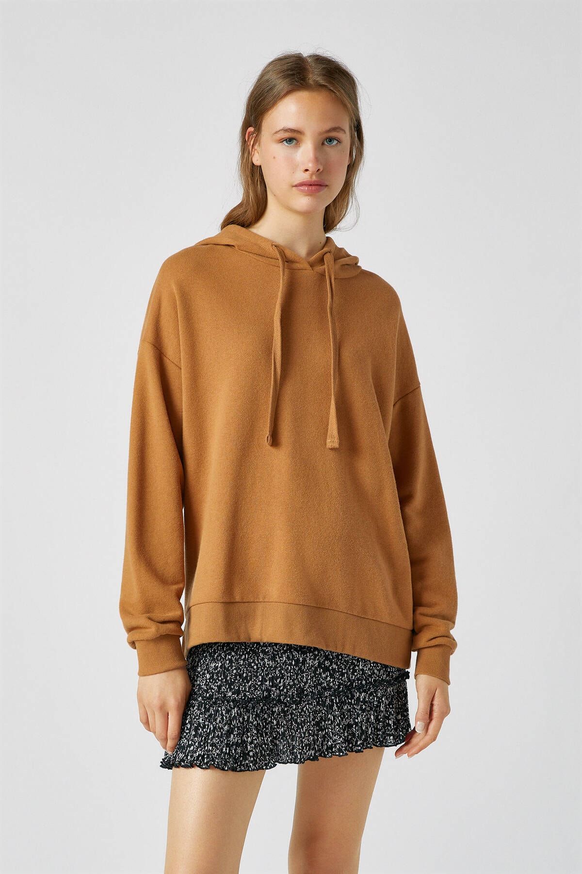 Pull Bear Kadin Koyu Camel Renkli Basic Kapusonlu Sweatshirt 09596390 Trendyol
