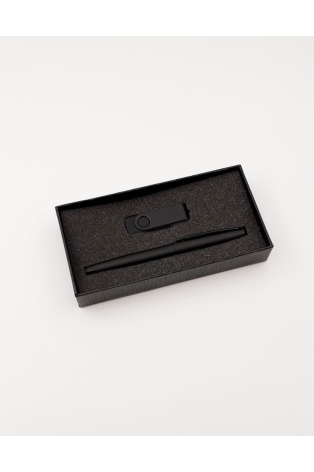 Siyah Roller Kalem ve Usb Bellek Set 16 Gb