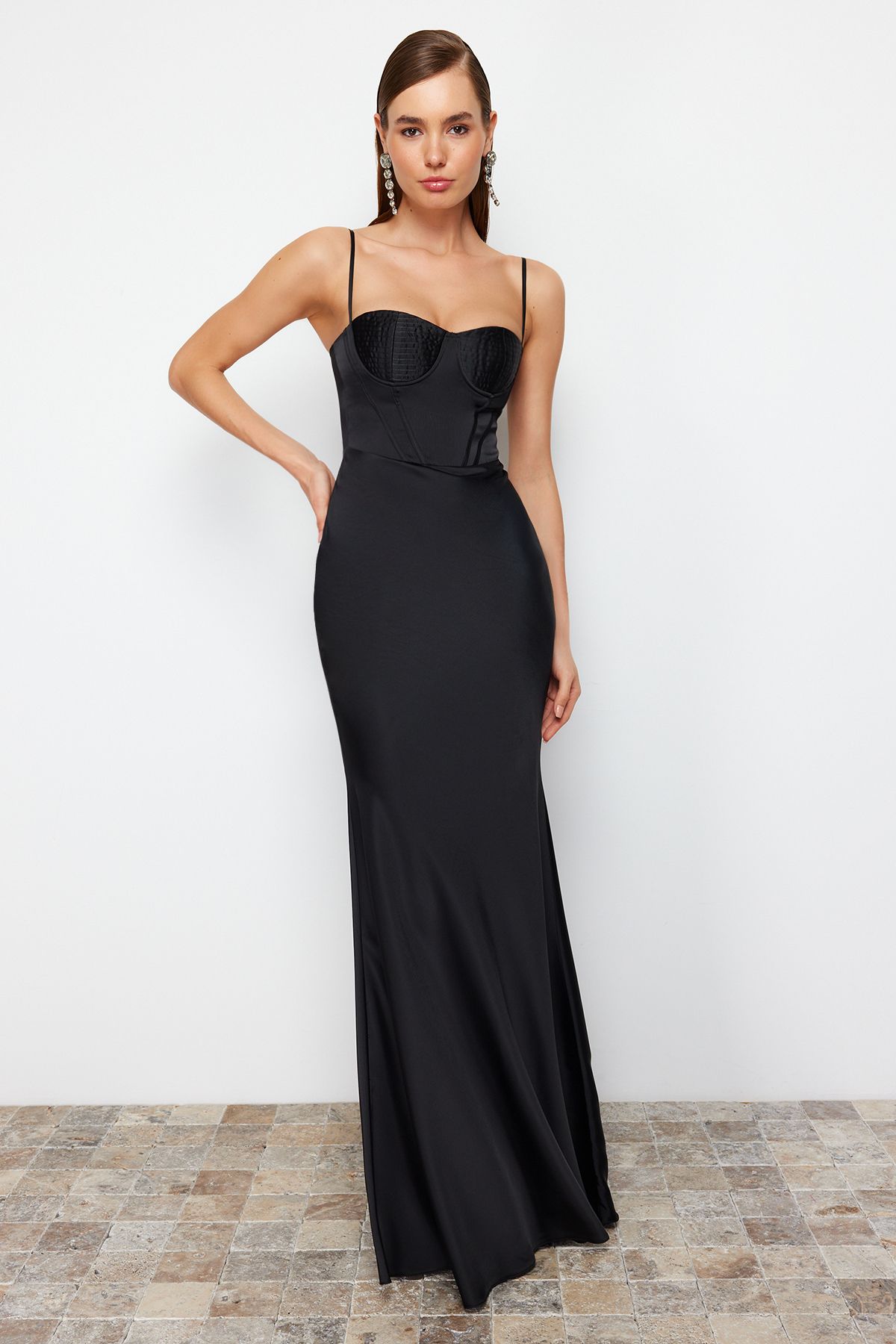 Trendyol Collection Czarna Długa Suknia Wieczorowa Z Satynowym Tkanym Gorsetem – Kobieta - 38