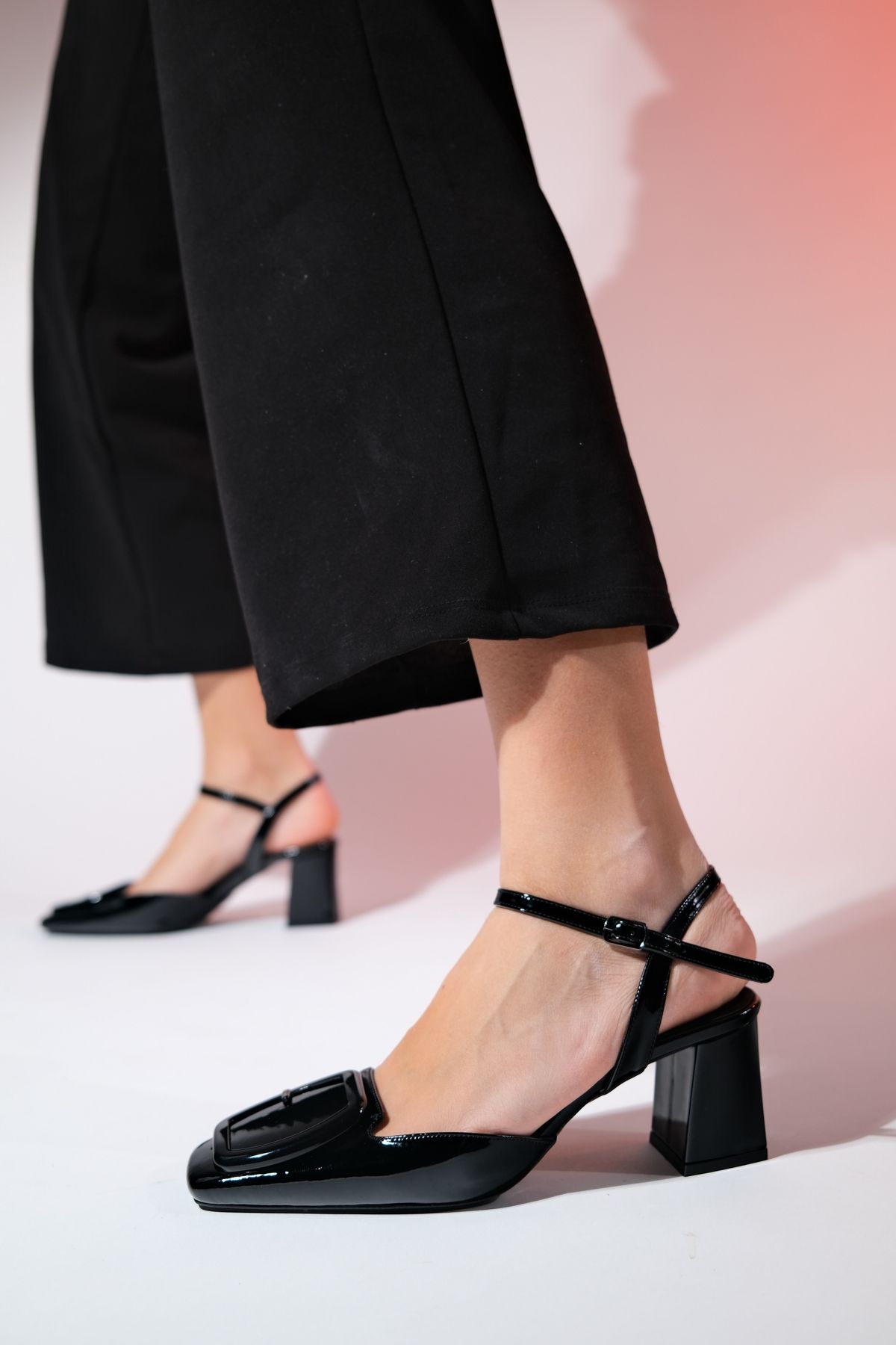 کفش پاشنه کلاسیک سیاه زنانه زن چرمی ثبت اختراع Tieno در پشت های ای ضخیم باز luvishoes