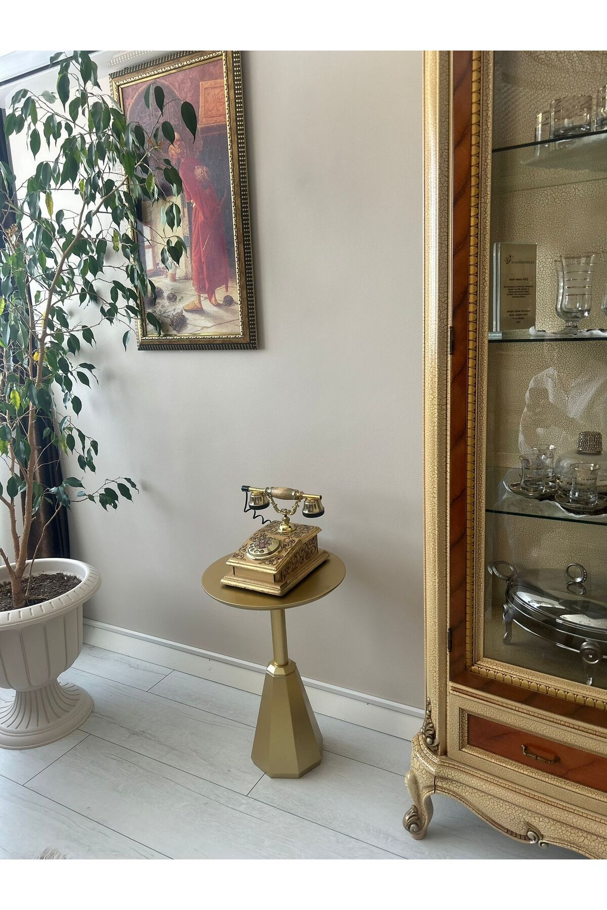 KÜPELİ GOLD renk 55 cm yan sehpa zigon