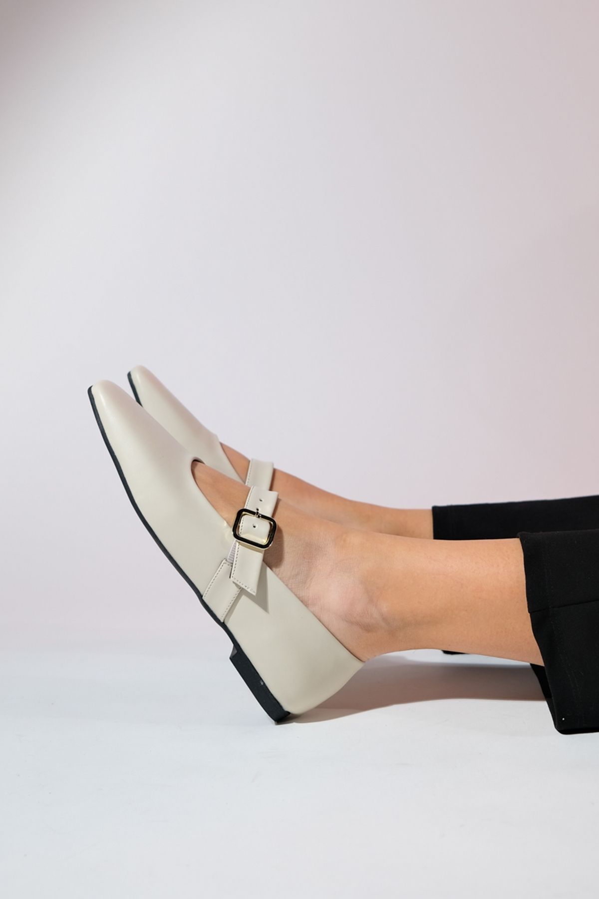 بابیت نود زنانه بلوف بژ پوست بینی کفش صاف luvishoes