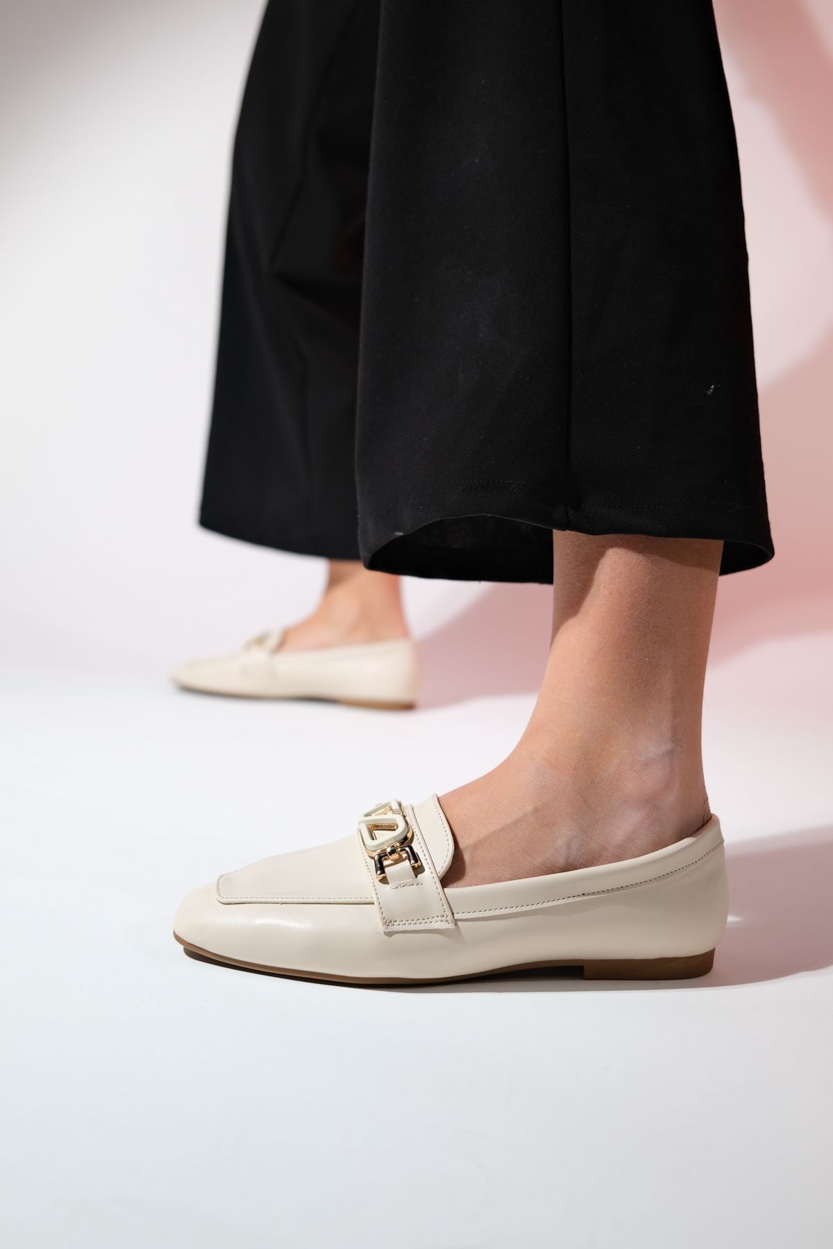 لوفر نود زنانه کفش های لوبری سگک پکوس بژ luvishoes