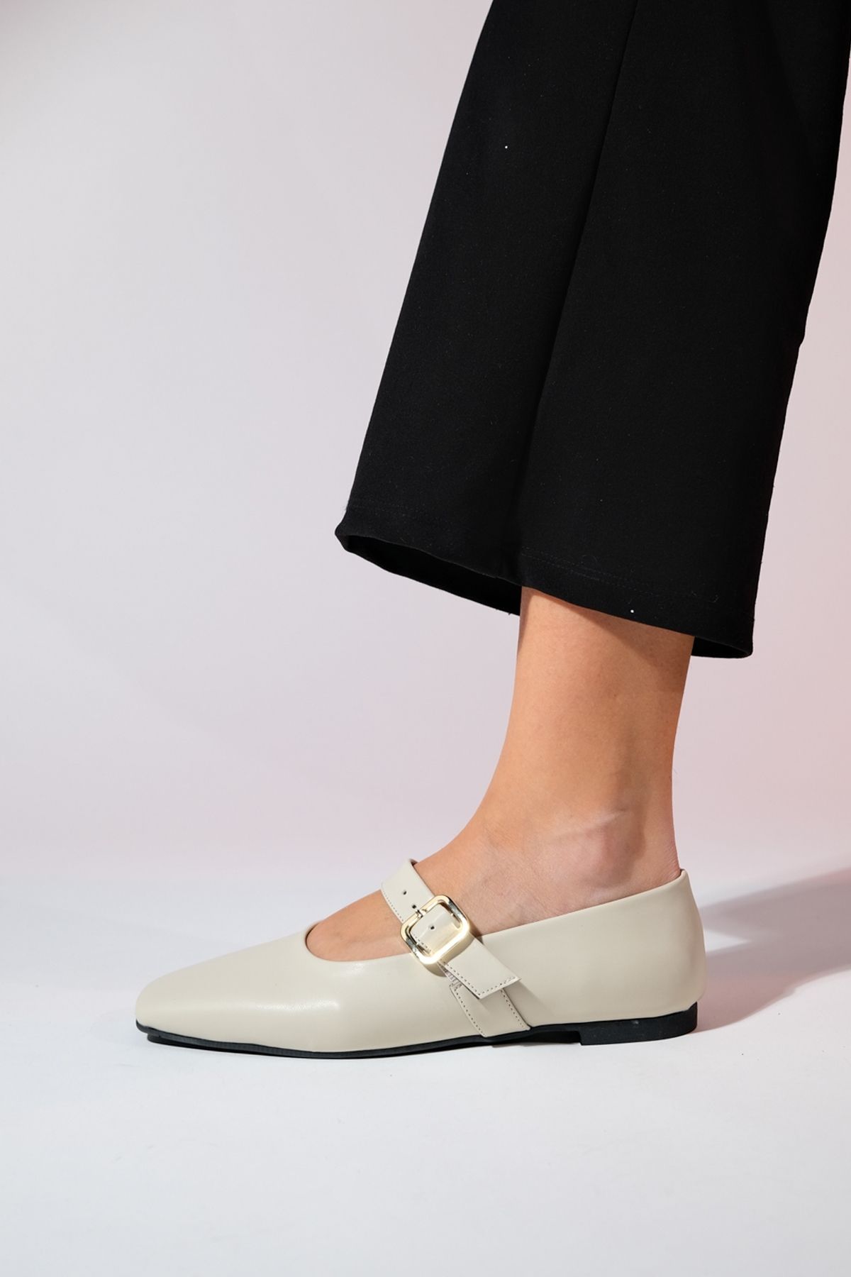 بابیت نود زنانه بلوف بژ پوست بینی کفش صاف luvishoes