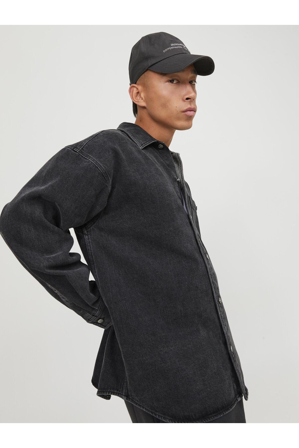 پیراهن جک اند جونز مردانه پنبه ای مشکی  راسته Oversize/اورسایز    بیسیک اسپرت | Jack & Jones 12250602 BD - تصویر 7