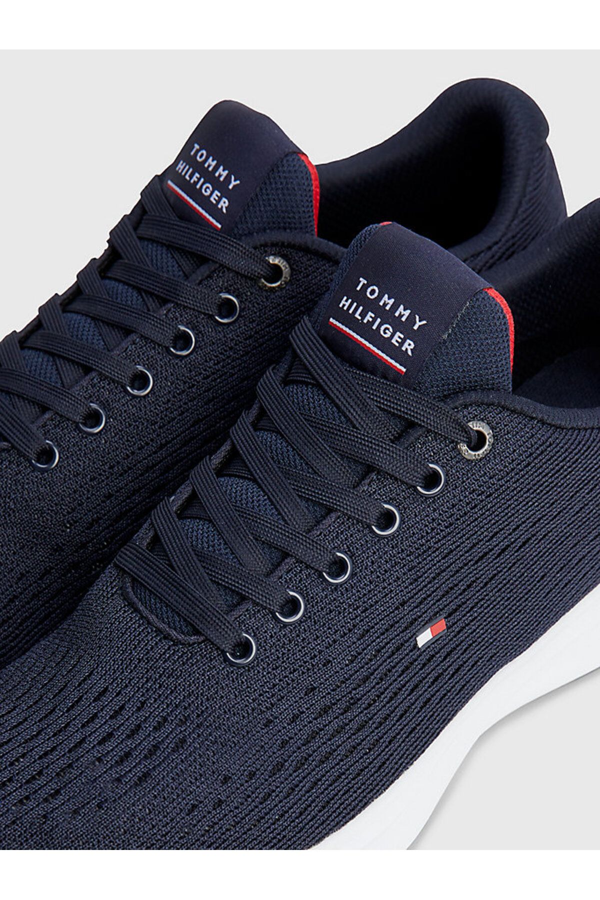 Tommy hilfiger deals lightweight runner