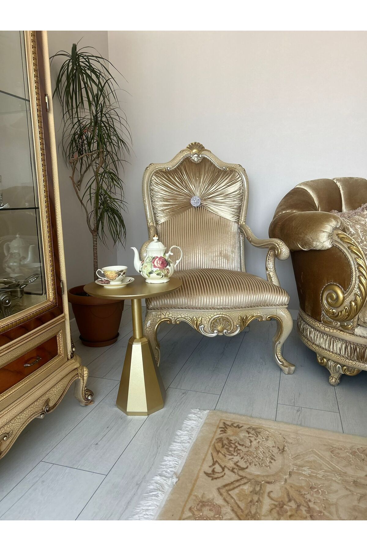 KÜPELİ GOLD renk 55 cm yan sehpa zigon