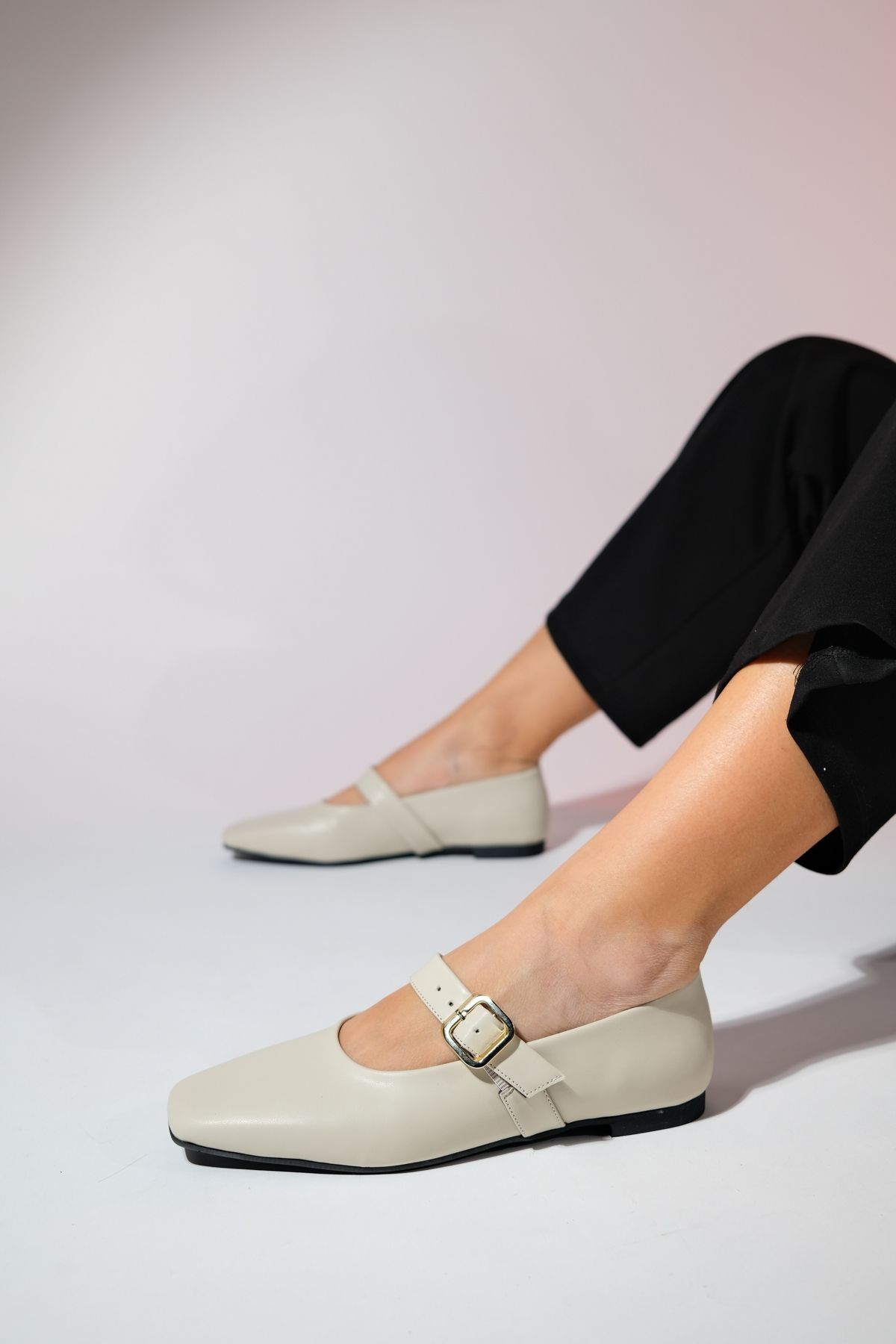 بابیت نود زنانه بلوف بژ پوست بینی کفش صاف luvishoes