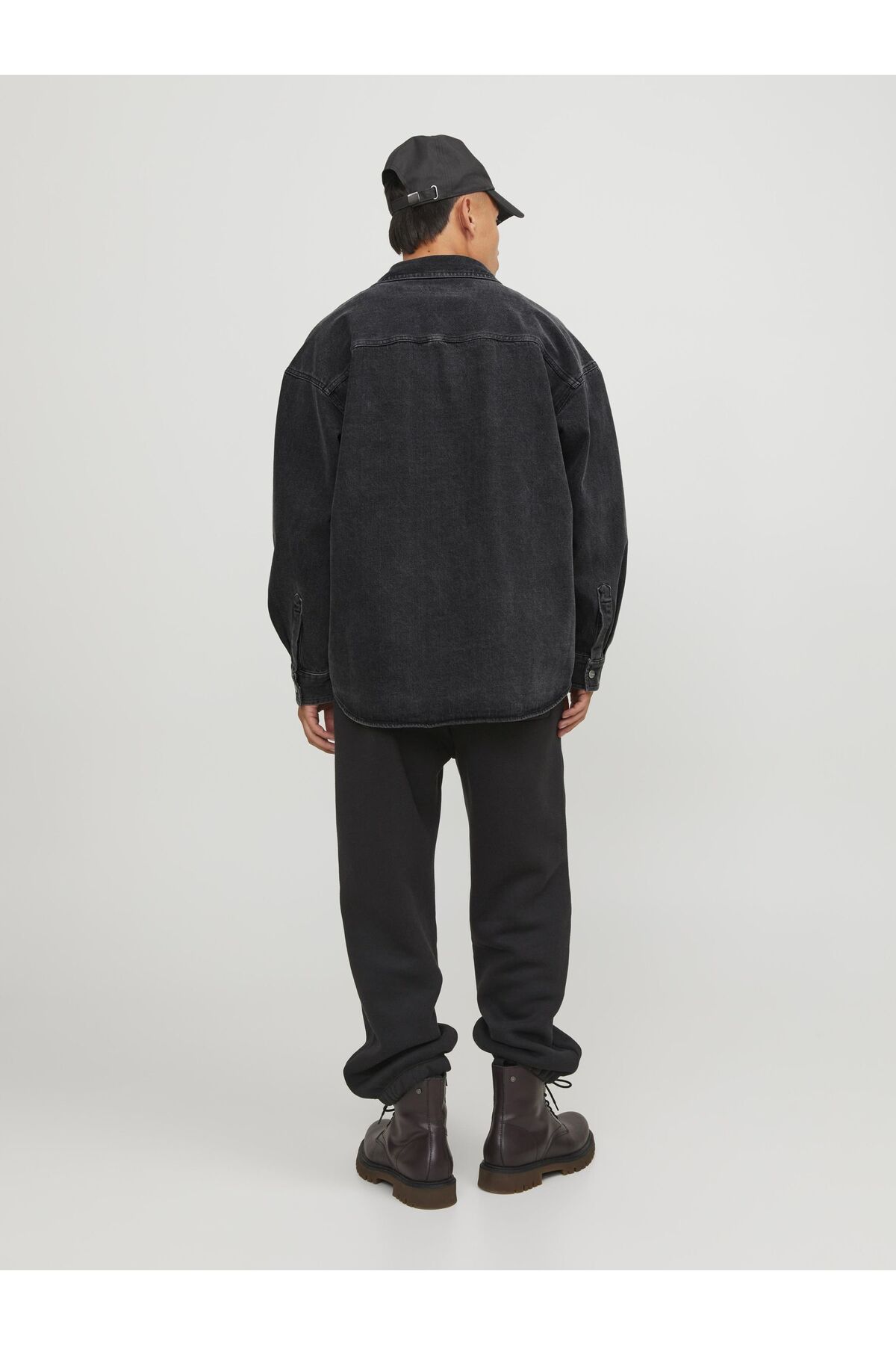 پیراهن جک اند جونز مردانه پنبه ای مشکی  راسته Oversize/اورسایز    بیسیک اسپرت | Jack & Jones 12250602 BD - تصویر 3