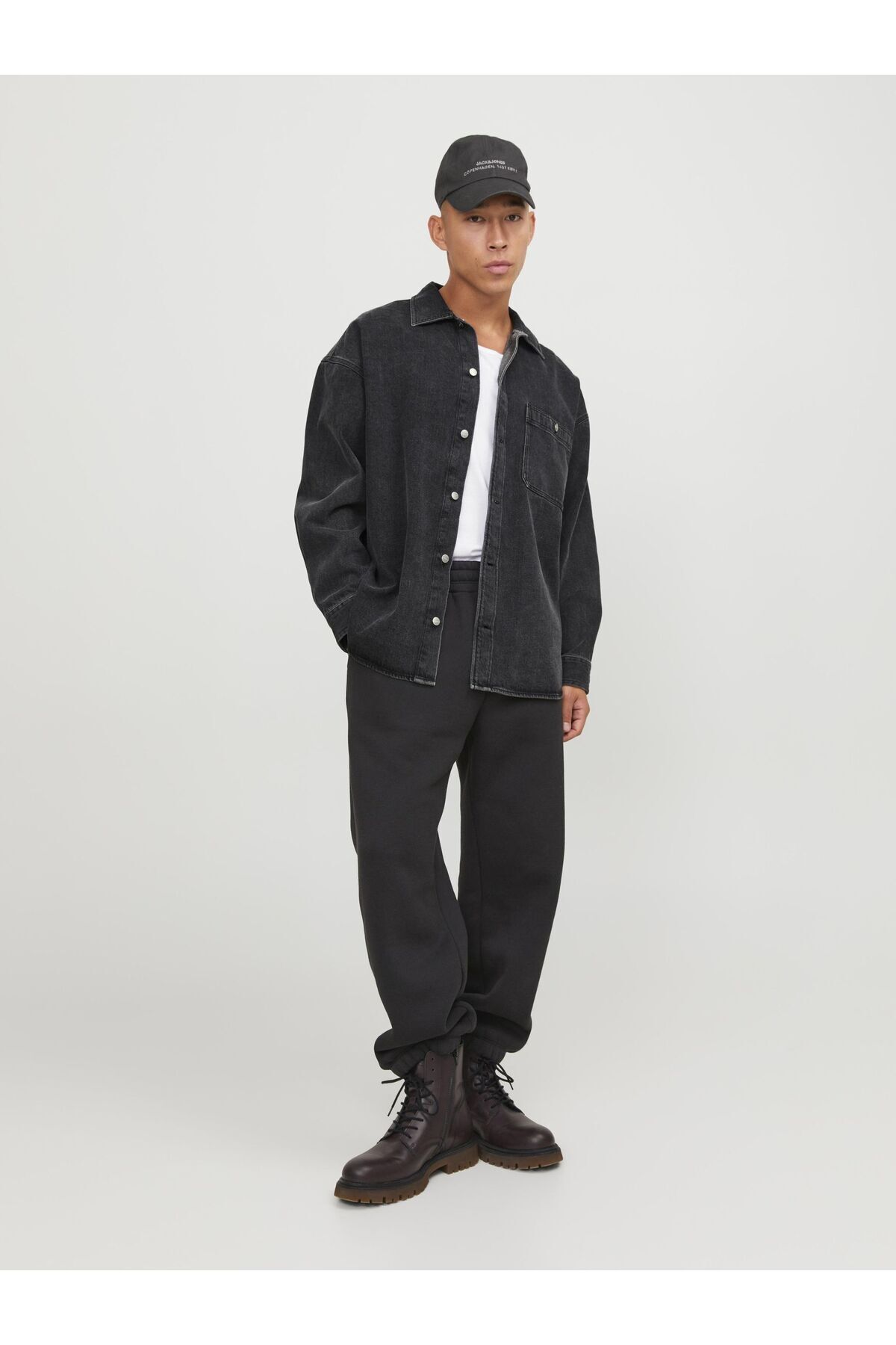 پیراهن جک اند جونز مردانه پنبه ای مشکی  راسته Oversize/اورسایز    بیسیک اسپرت | Jack & Jones 12250602 BD - تصویر 4