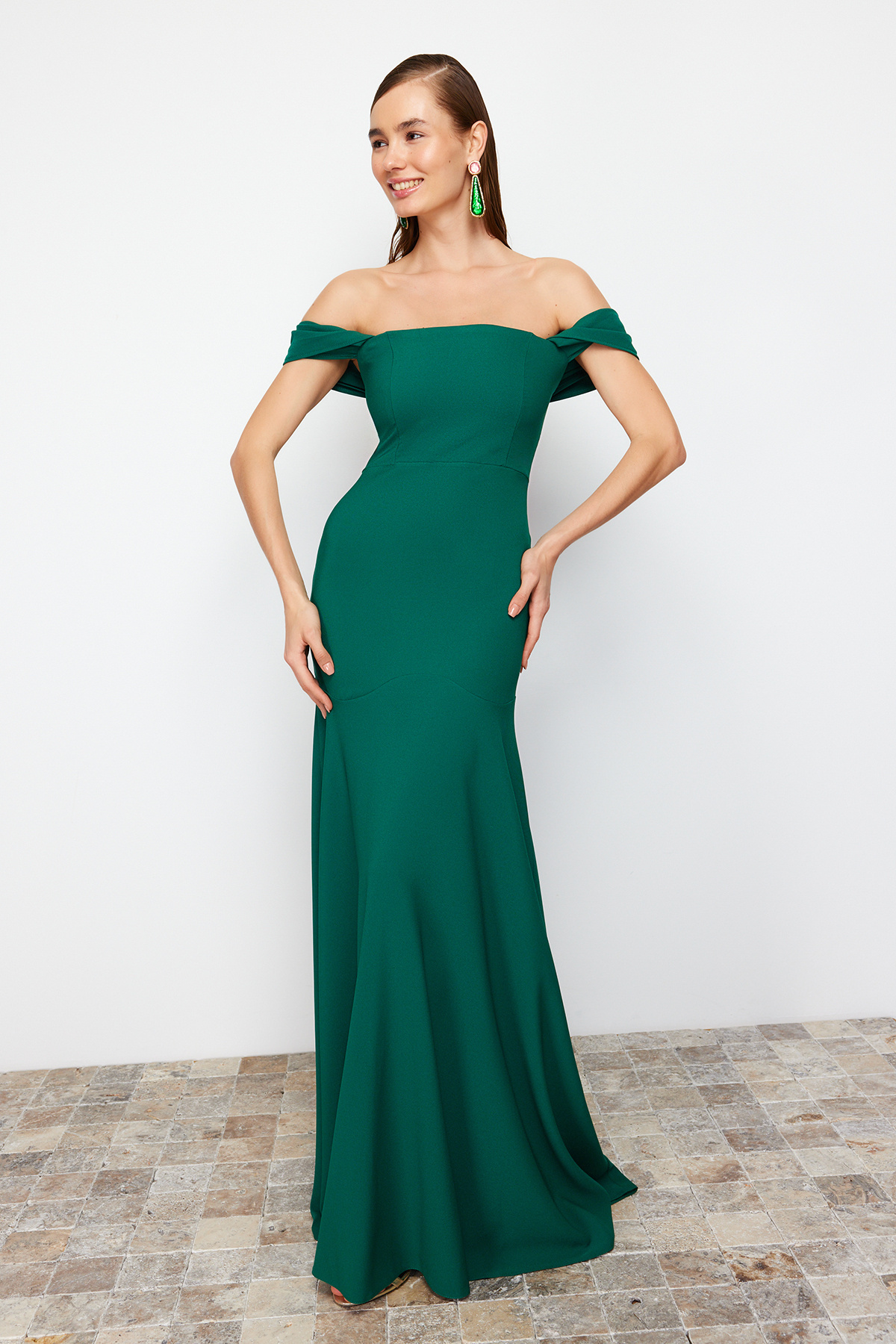 Trendyol kollekció Smaragdzöld testhezálló Carmen gallérral szőtt elegáns est...