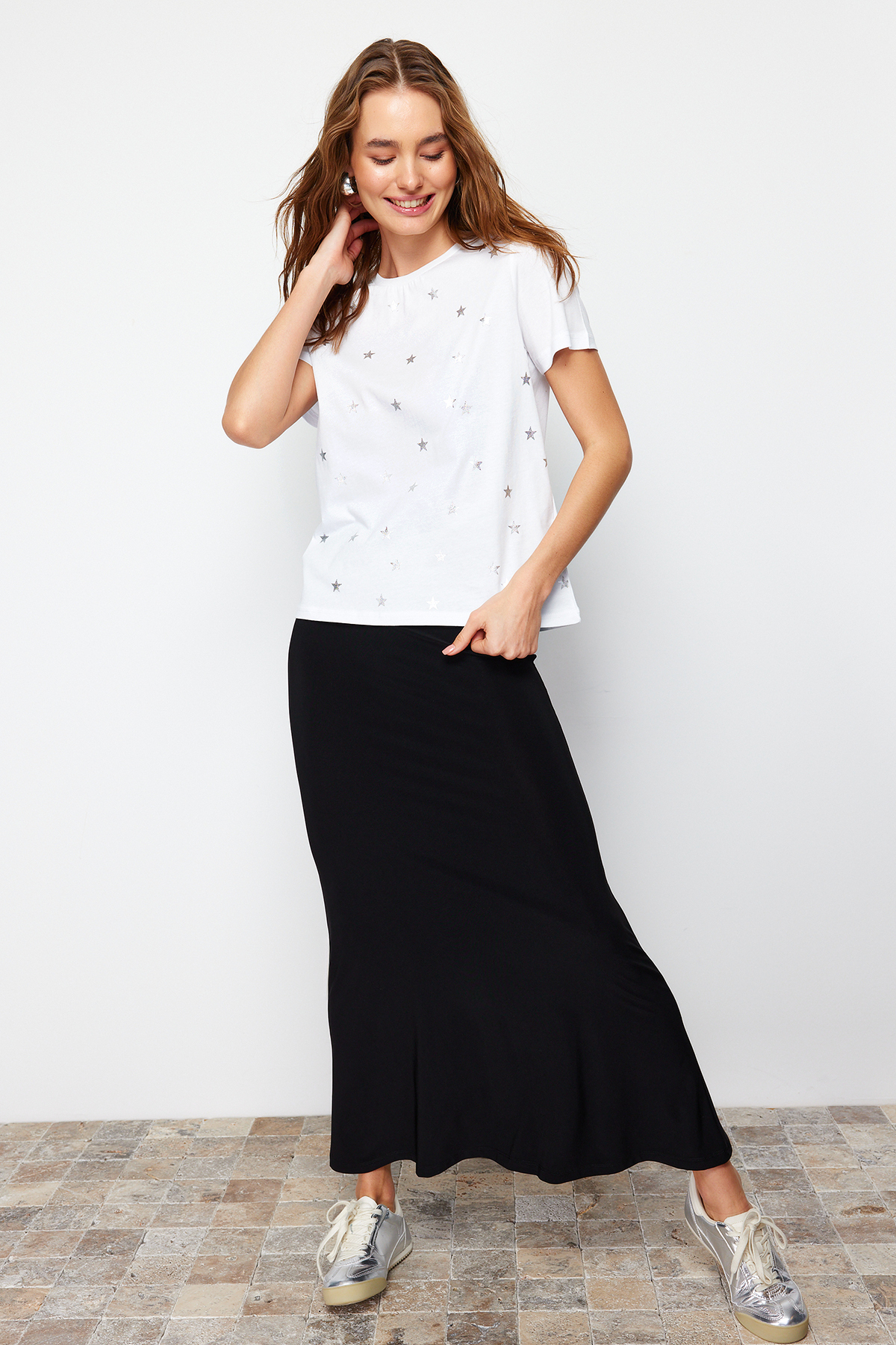 Trendyolmilla  Beyaz %100 Kalın Pamuklu Varak Yıldız Baskılı Regular Kalıp Örme T-Shirt TWOSS20TS0757 - Görsel 2