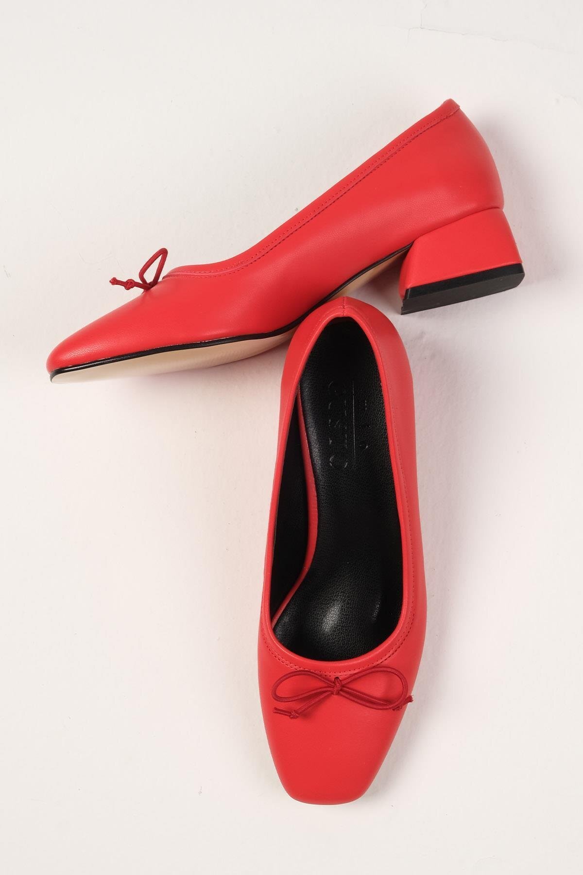 Mio Gusto-Bellamy Damen-Schuhe mit niedrigem Absatz und Schleife in roter Farbe 8