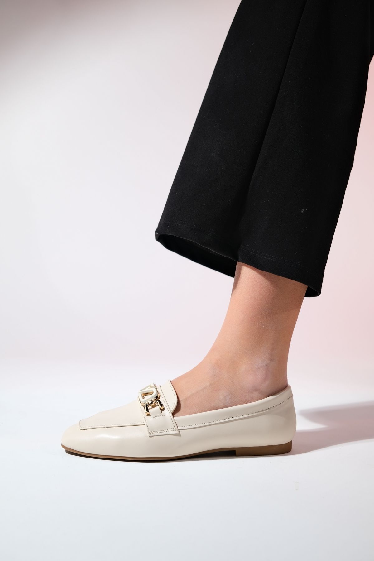 لوفر نود زنانه کفش های لوبری سگک پکوس بژ luvishoes