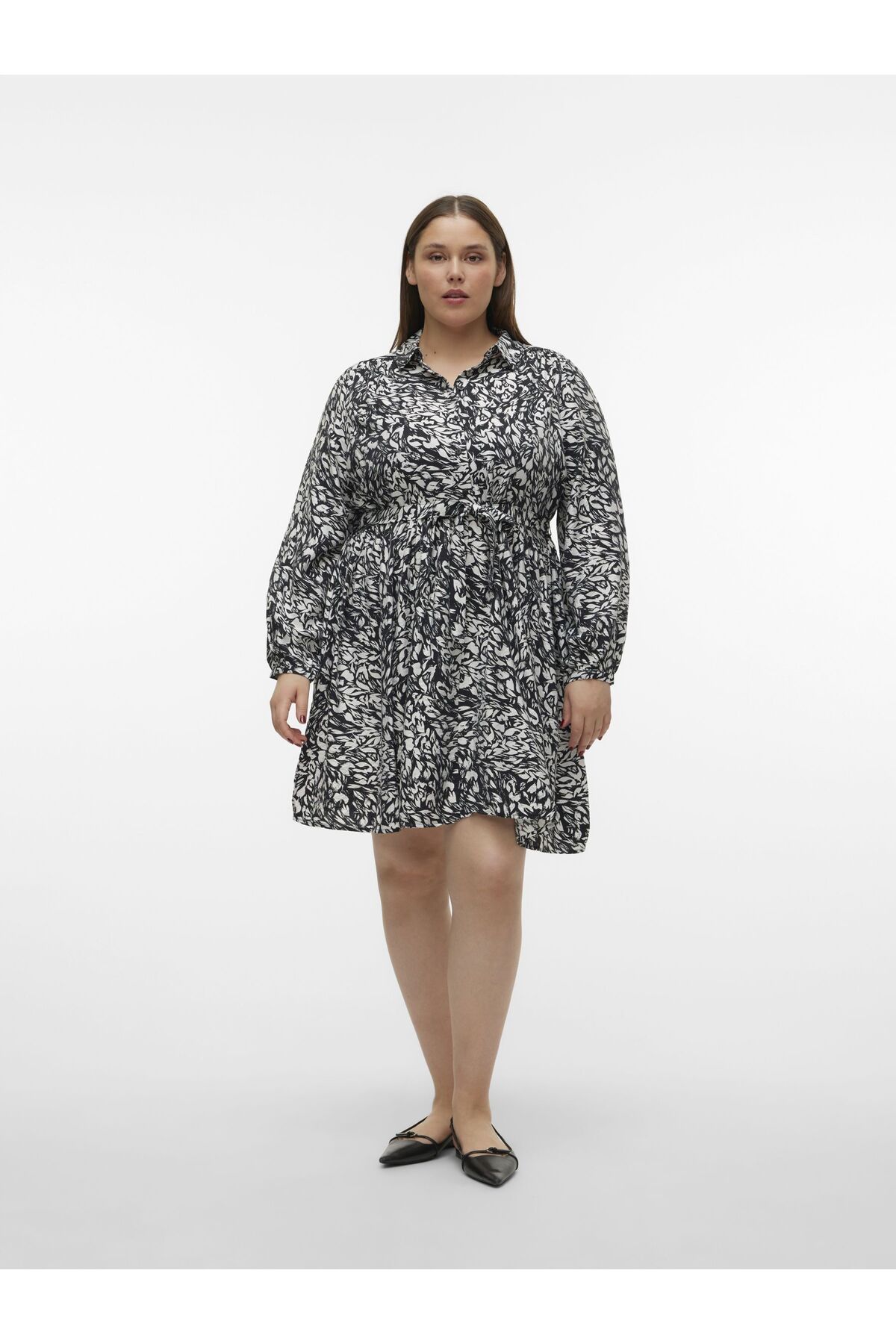 Veromoda Curve-Kleid Normal geschnitten Hemdkragen Curve Nicht verstellbare Bündchen Weite Ärmel Kurzes Kleid 4