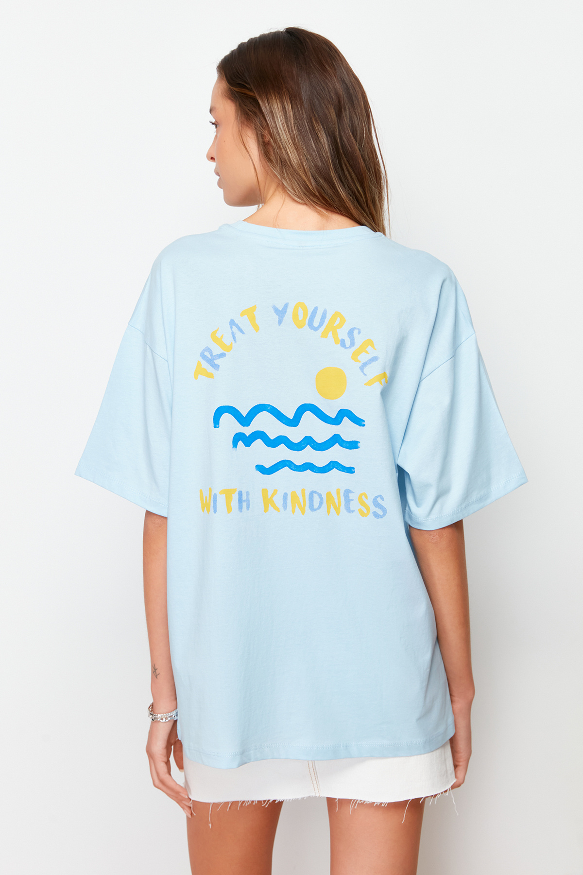 Trendyolmilla  Açık/Bebe Mavi %100 Pamuk Sırt ve Göğüs Baskılı Boyfriend Örme T-Shirt TWOSS23TS00058 - Görsel 6