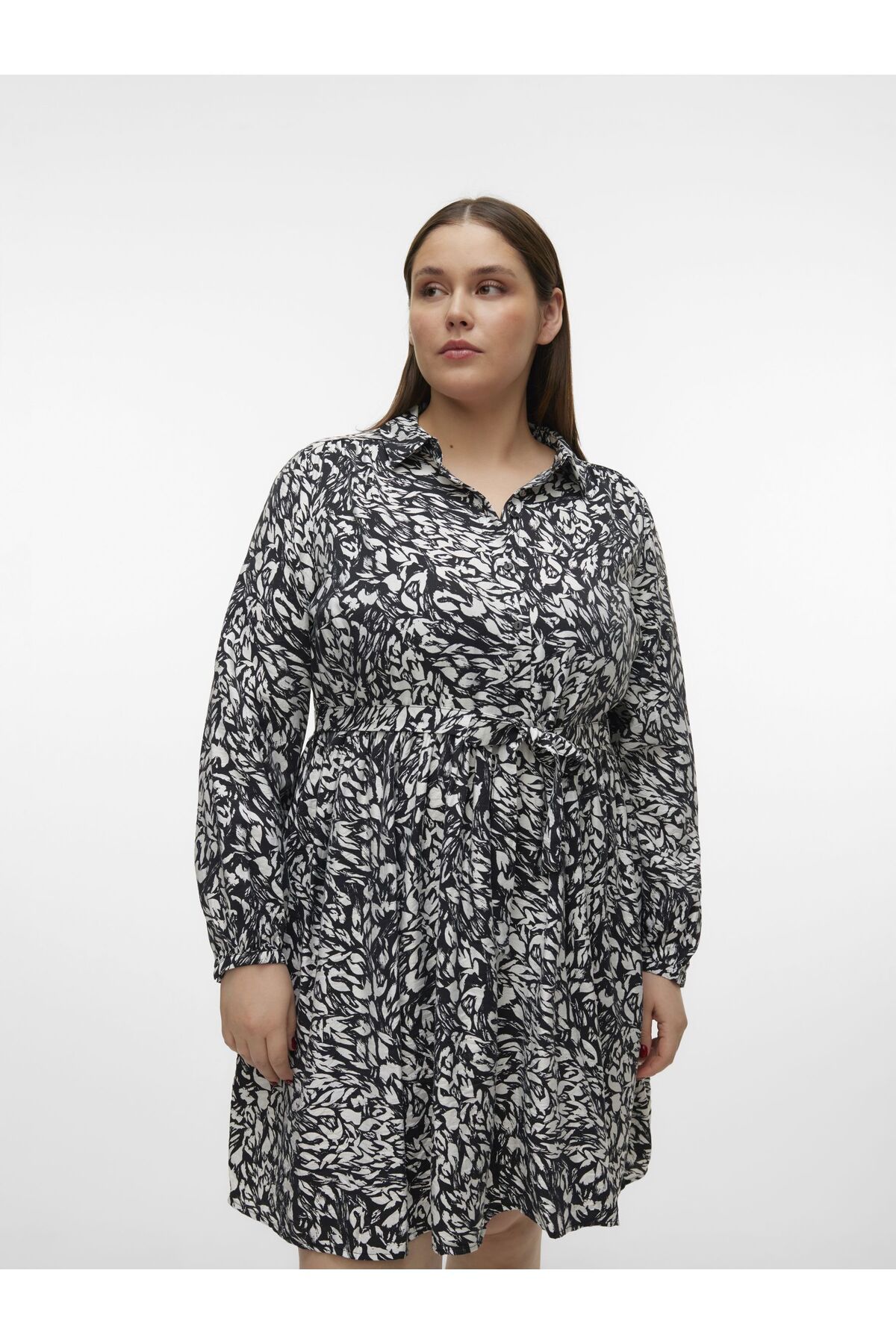 Veromoda Curve-Kleid Normal geschnitten Hemdkragen Curve Nicht verstellbare Bündchen Weite Ärmel Kurzes Kleid 5