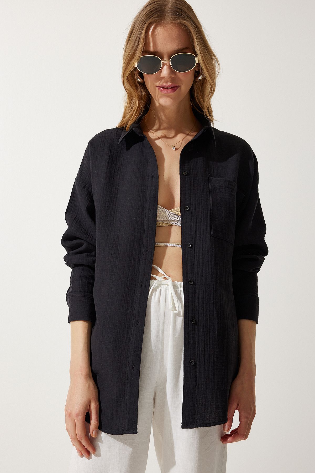 Happiness İstanbul-Schwarzes Oversize-Musselinhemd mit Taschen für Damen MX00150 5
