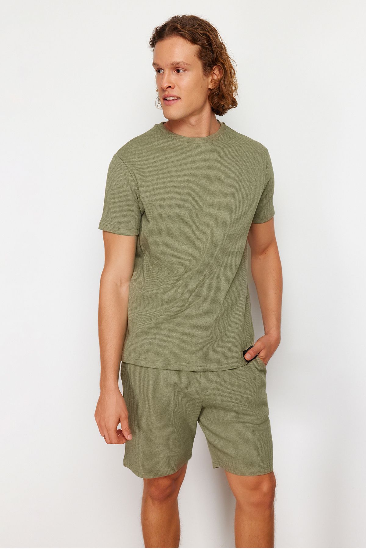 Trendyol Collection-Lehké khaki pletené šortky Regular Fit Waffle Sada pyžama TMNSS23PT00036 3