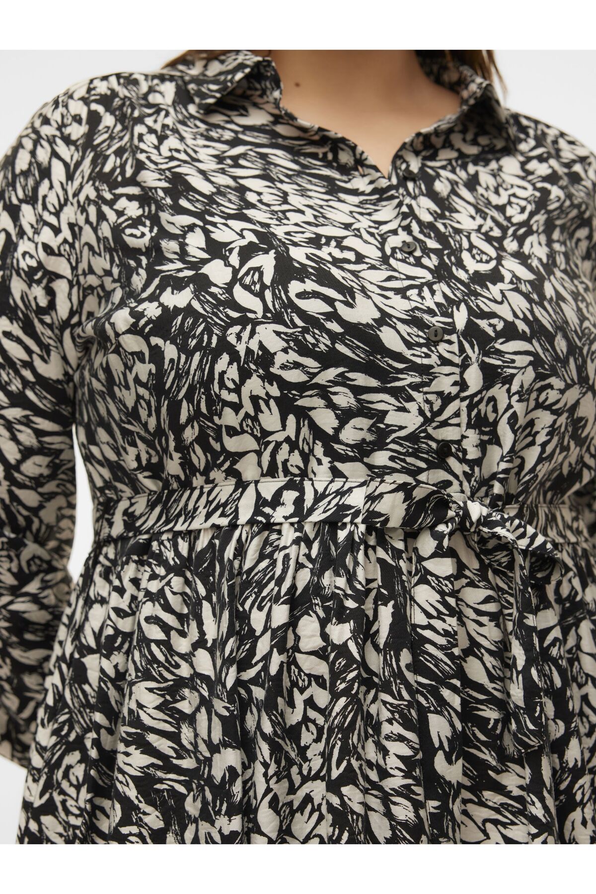 Veromoda Curve-Kleid Normal geschnitten Hemdkragen Curve Nicht verstellbare Bündchen Weite Ärmel Kurzes Kleid 6