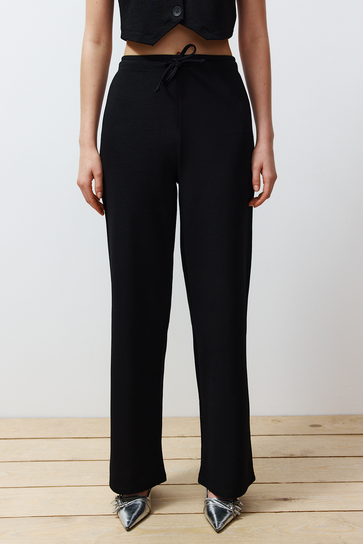 Trendyolmilla  Siyah Düğmeli V Yaka Wide Leg Örme Yelek/Pantolon Alt-Üst Takım TWOSS24AU00017 - Görsel 6