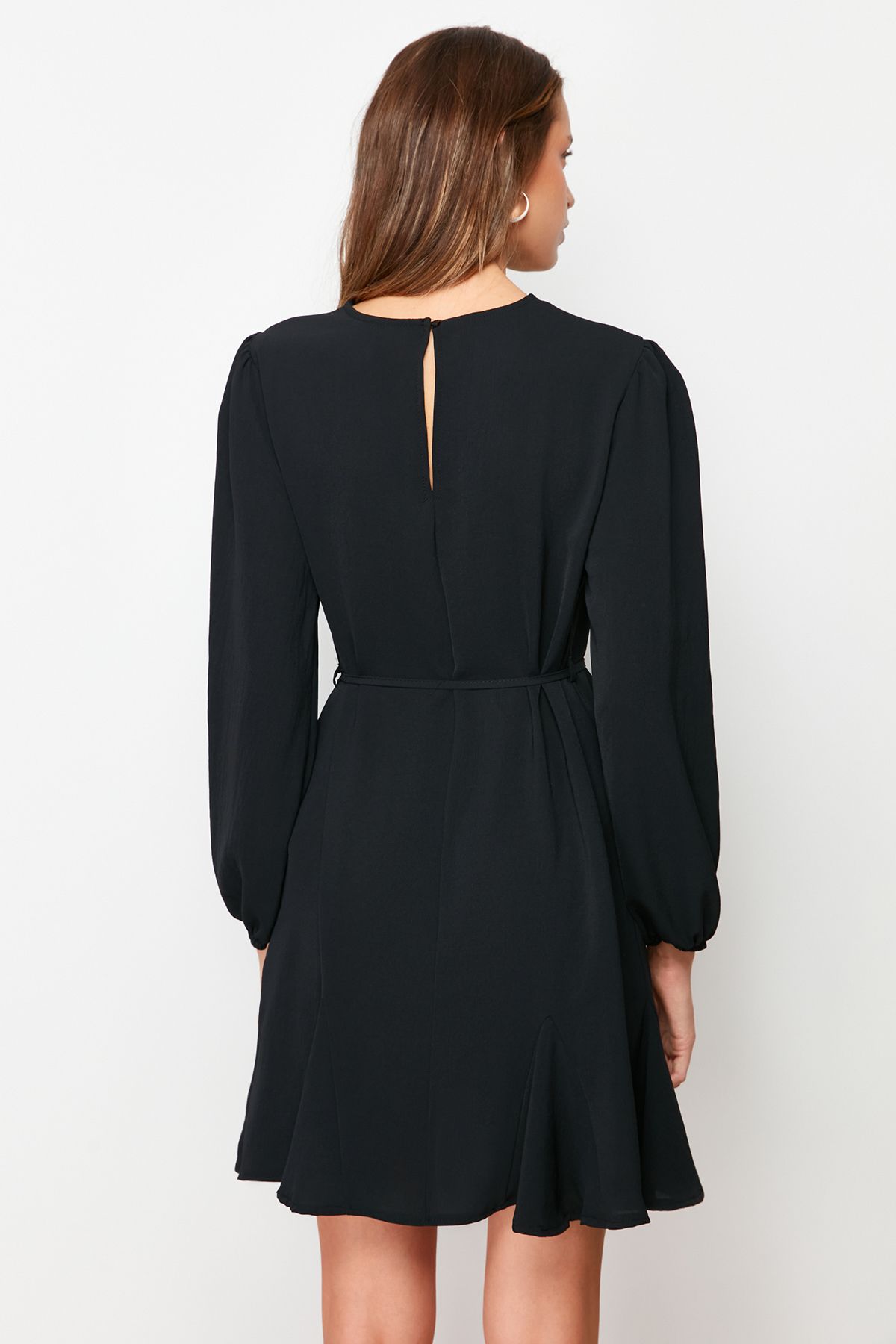 Trendyol Collection-Чорна ткана міні-сукня з вирізом горловини TWOAW24EL00337 з прямим вирізом TWOAW24EL00337 6