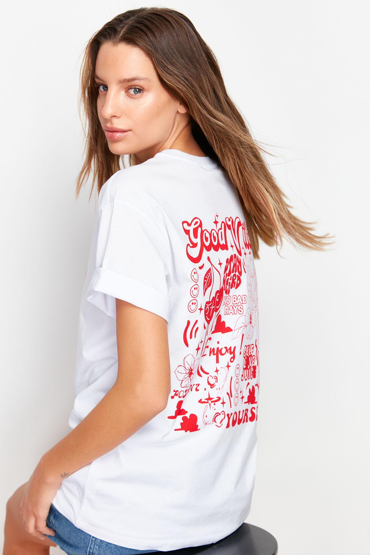 Trendyol Collection Biała Koszulka Z Okrągłym Dekoltem, Wykonana W 100% Z Bawełny, Z Nadrukiem Z Przodu I Z Tyłu, Kobieta - M