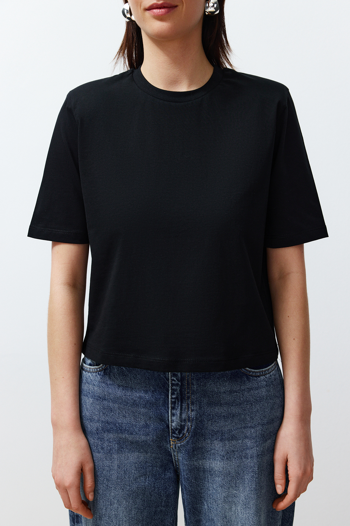 Trendyolmilla  Siyah %100 Kalın Pamuklu Vatkalı Crop Örme T-Shirt TWOSS24TS00122 - Görsel 5