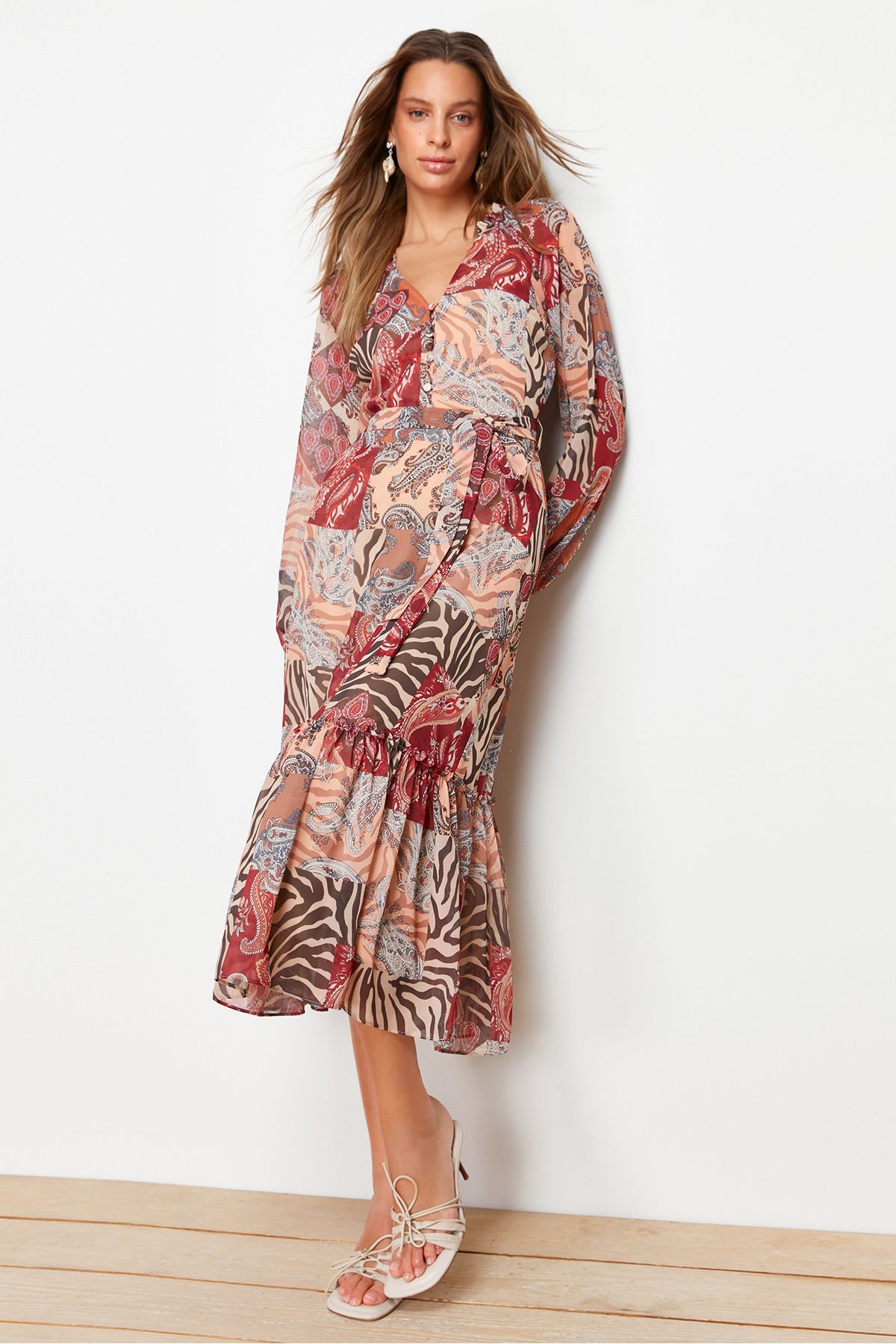 Trendyol Collection-Mehrfarbiger Rock mit ethnischem Muster, Gürtel, Volant, gefüttertem Midi-Gewebekleid TWOAW24EL00356 3