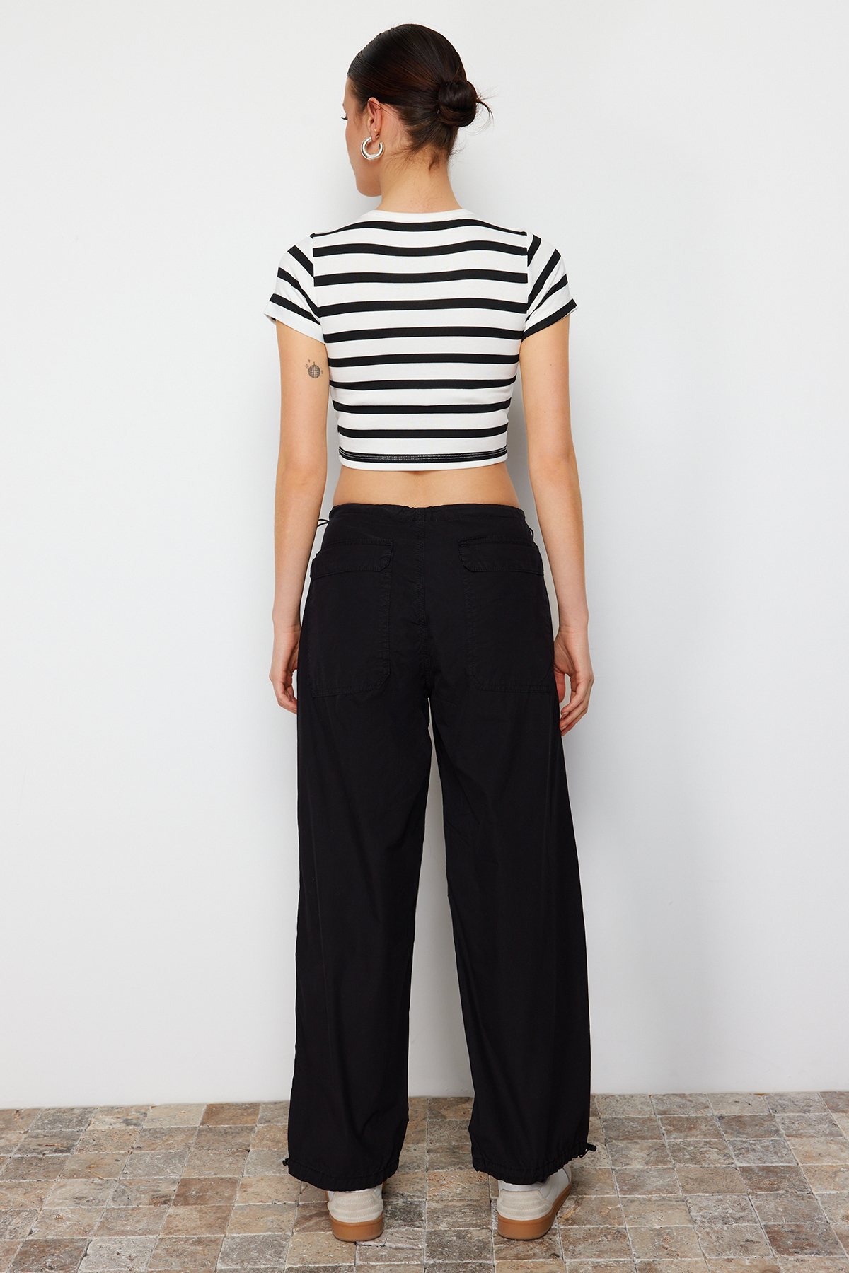 Trendyolmilla  Siyah Stoperli Normal Bel Paraşüt Pantolon TWOAW23JE00738 - Görsel 11