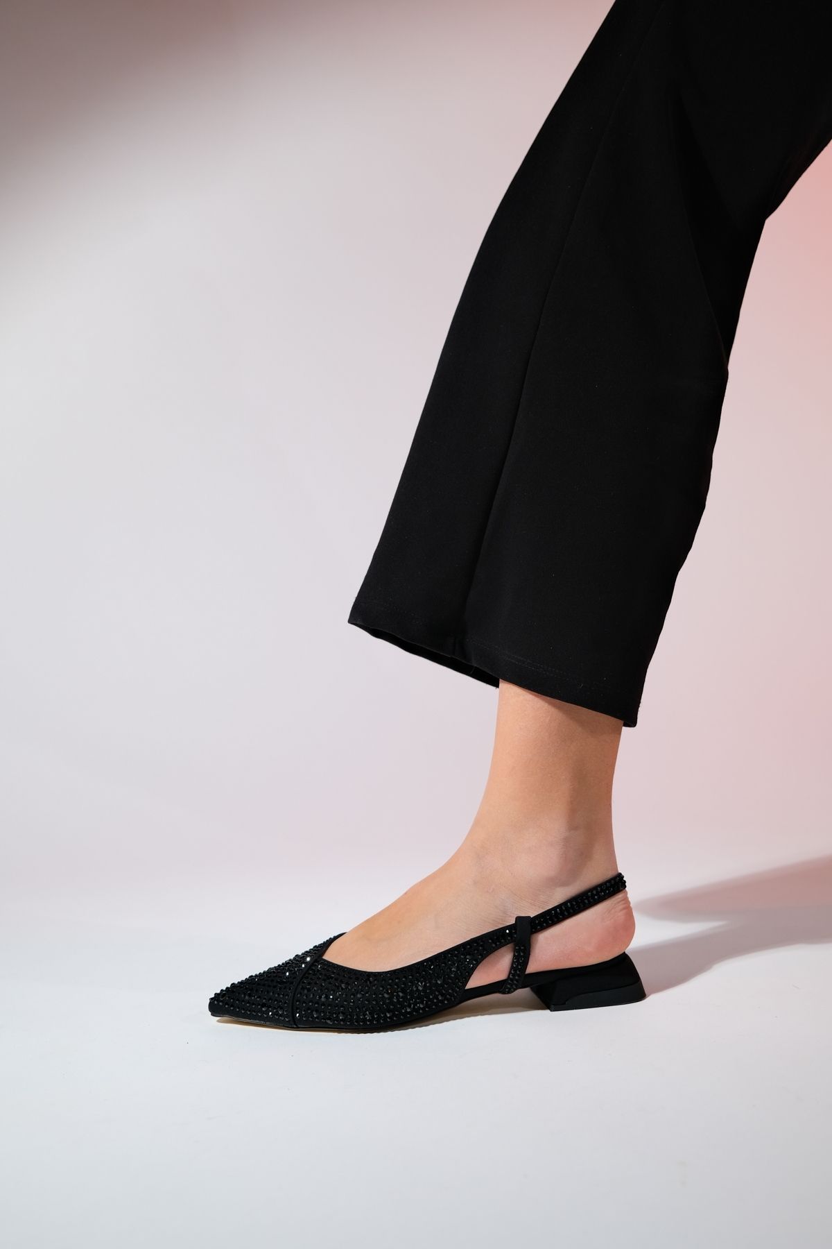 صندل سیاه زنانه جوکر پوستی استوار بینی luvishoes