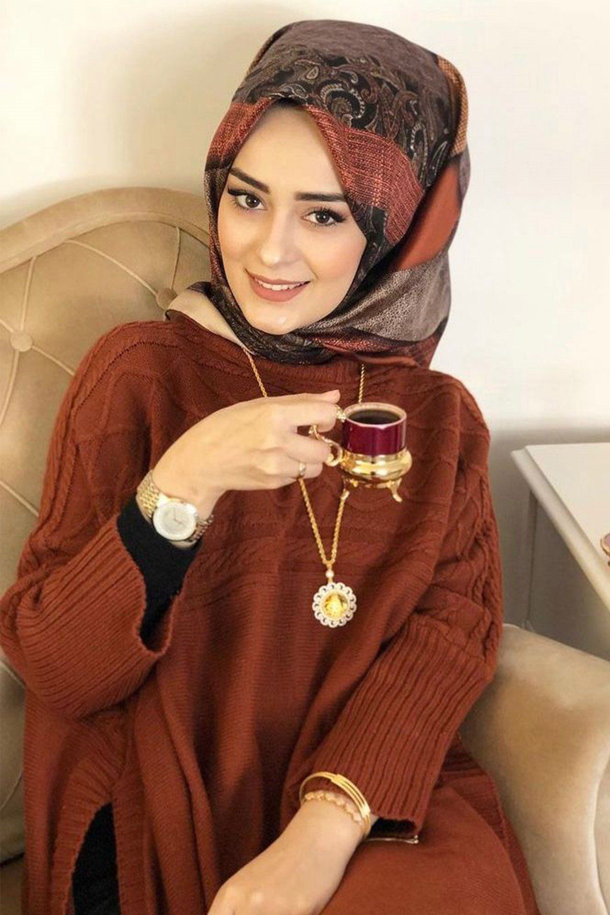 روسری چند رنگ روند فصل جدید پلی استر 90x90 Twill Tivil مدل Hijab Nagme محصول Levidor
