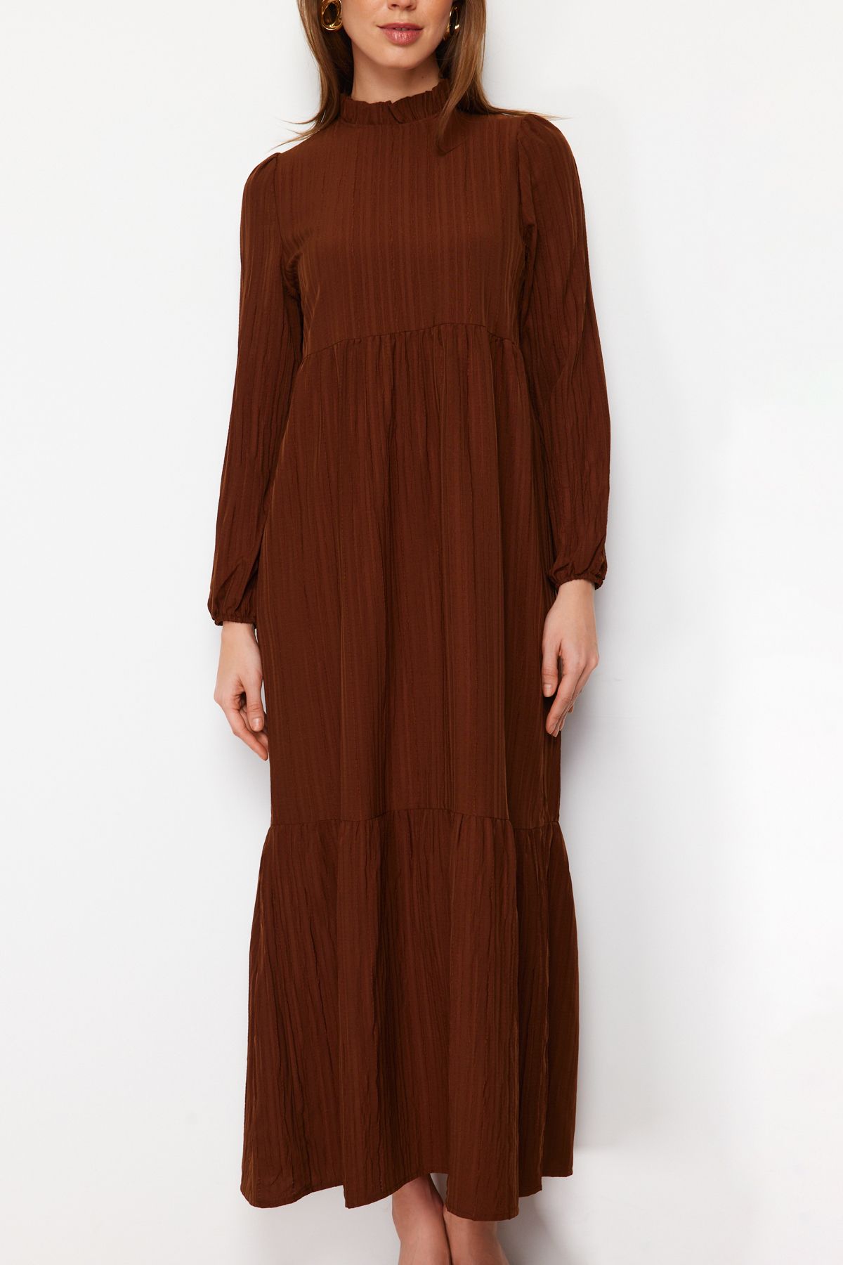 Trendyol Modest-Hnědé tkané šaty s límečkem a stojáčkem TCTSS22EB00171 4