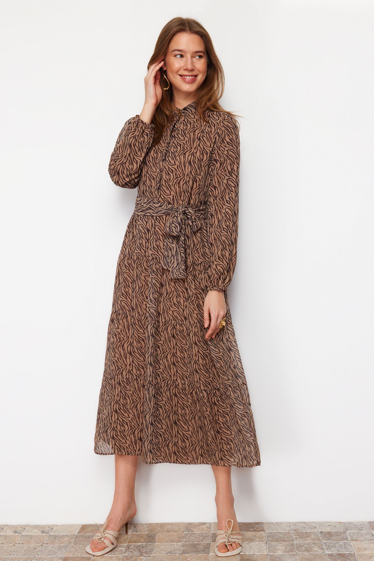Trendyol Modest-Φόρεμα υφασμένο από σιφόν με λεπτομέρεια με σχέδιο καμήλας TCTSS21EL3346 3