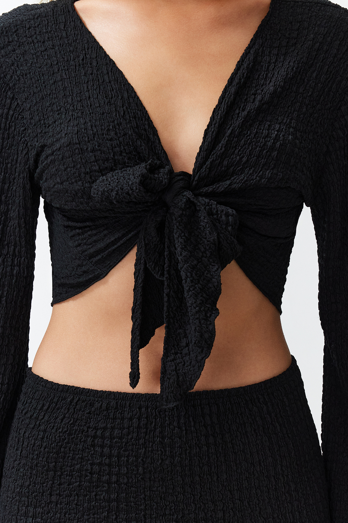 Trendyolmilla  Siyah Bağlamalı Dokulu Bluz Etek Plaj Takım TBESS24AU00035 - Görsel 5