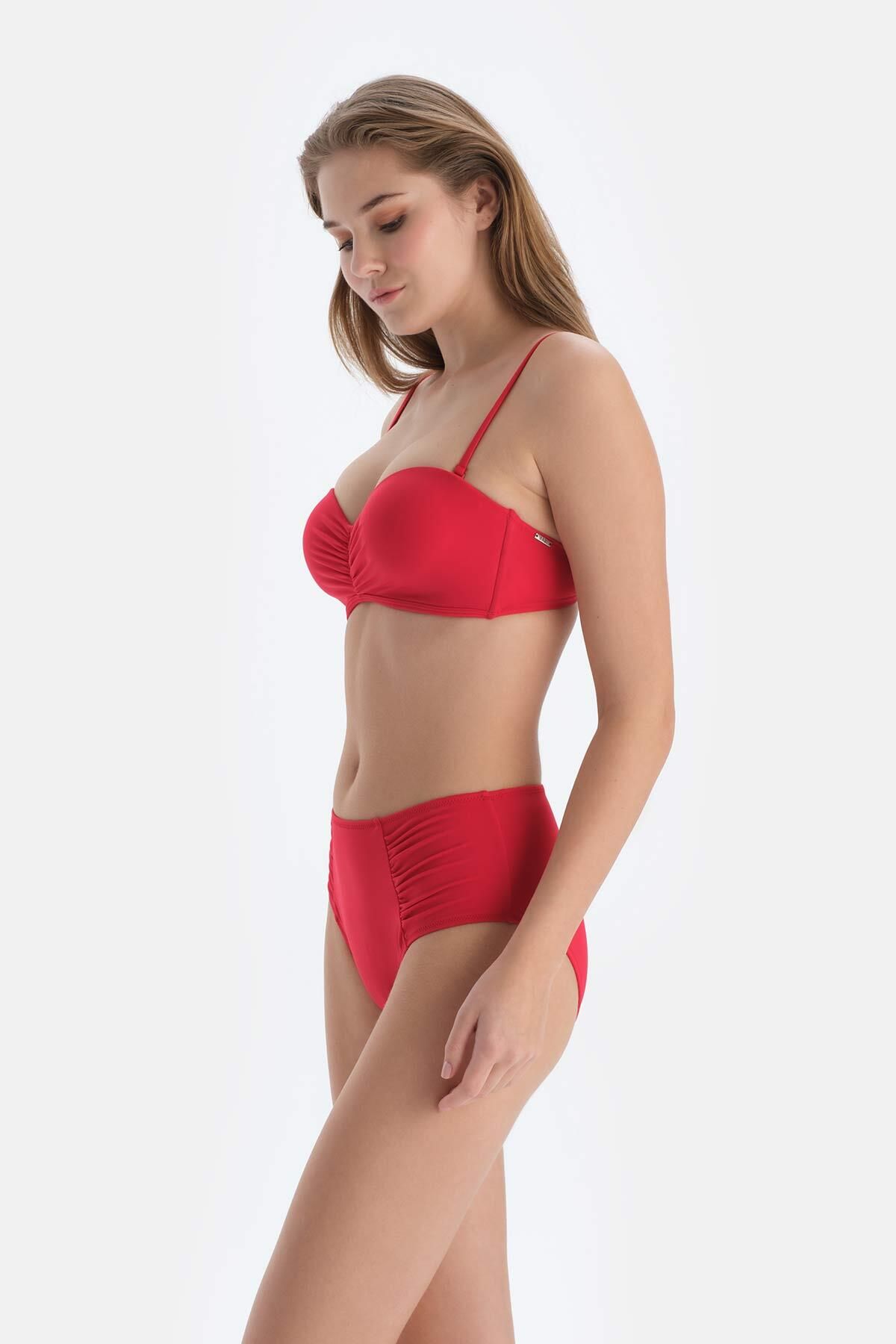 Dagi-Bedecktes trägerloses rotes Bikinioberteil 3