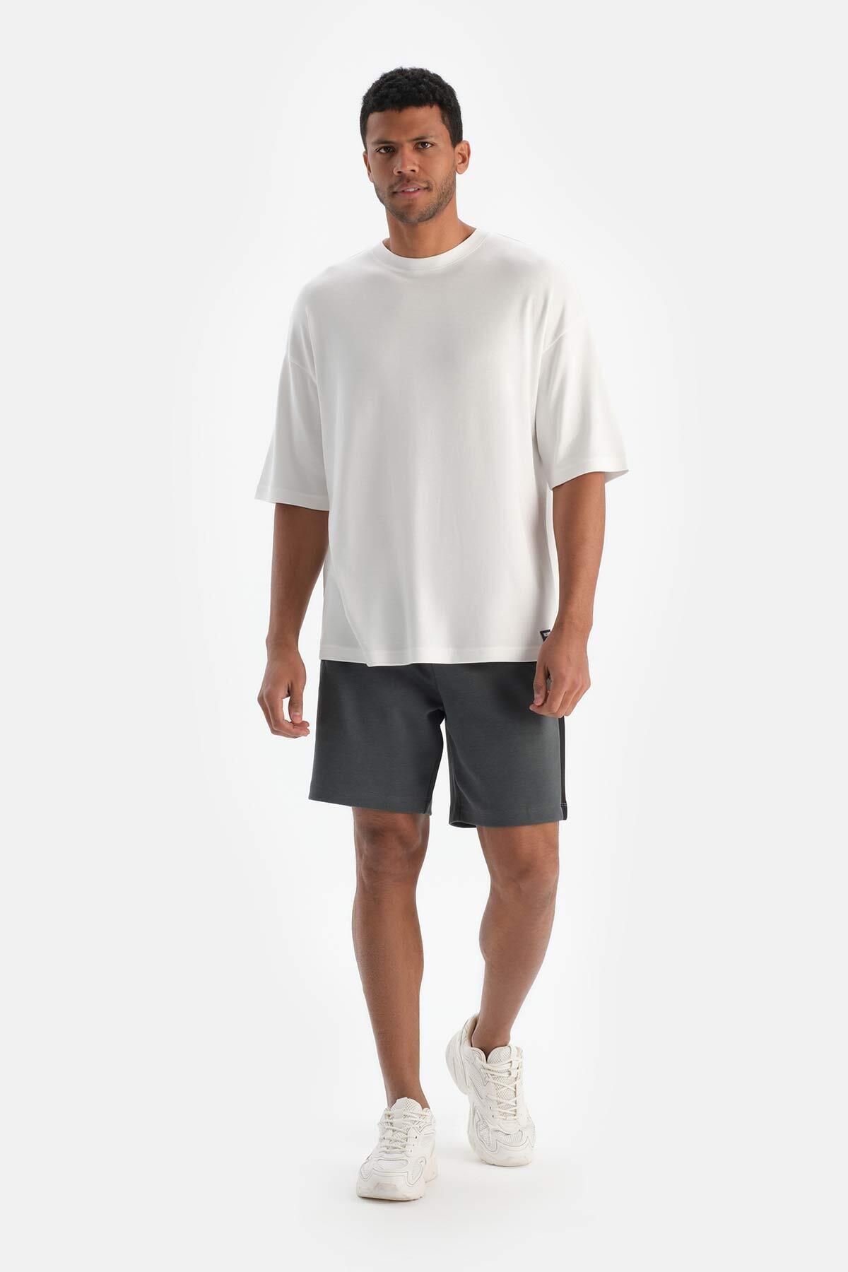Dagi-Men's Green Shorts - Side Print and Mesh Detail 4