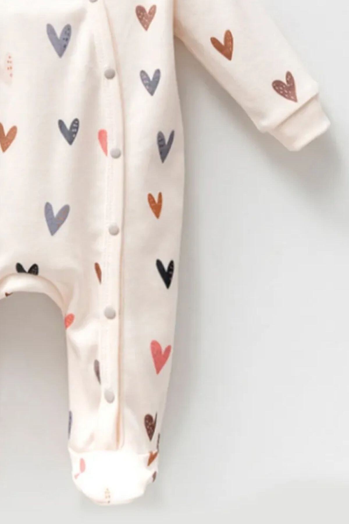 Minytrendy Kız Bebek %100 Organik Pamuk Kalp Baskılı Bandanalı Yenidoğan Hastane Çıkışı Tulum Bebek Set fotoğrafı 4 (önizleme)