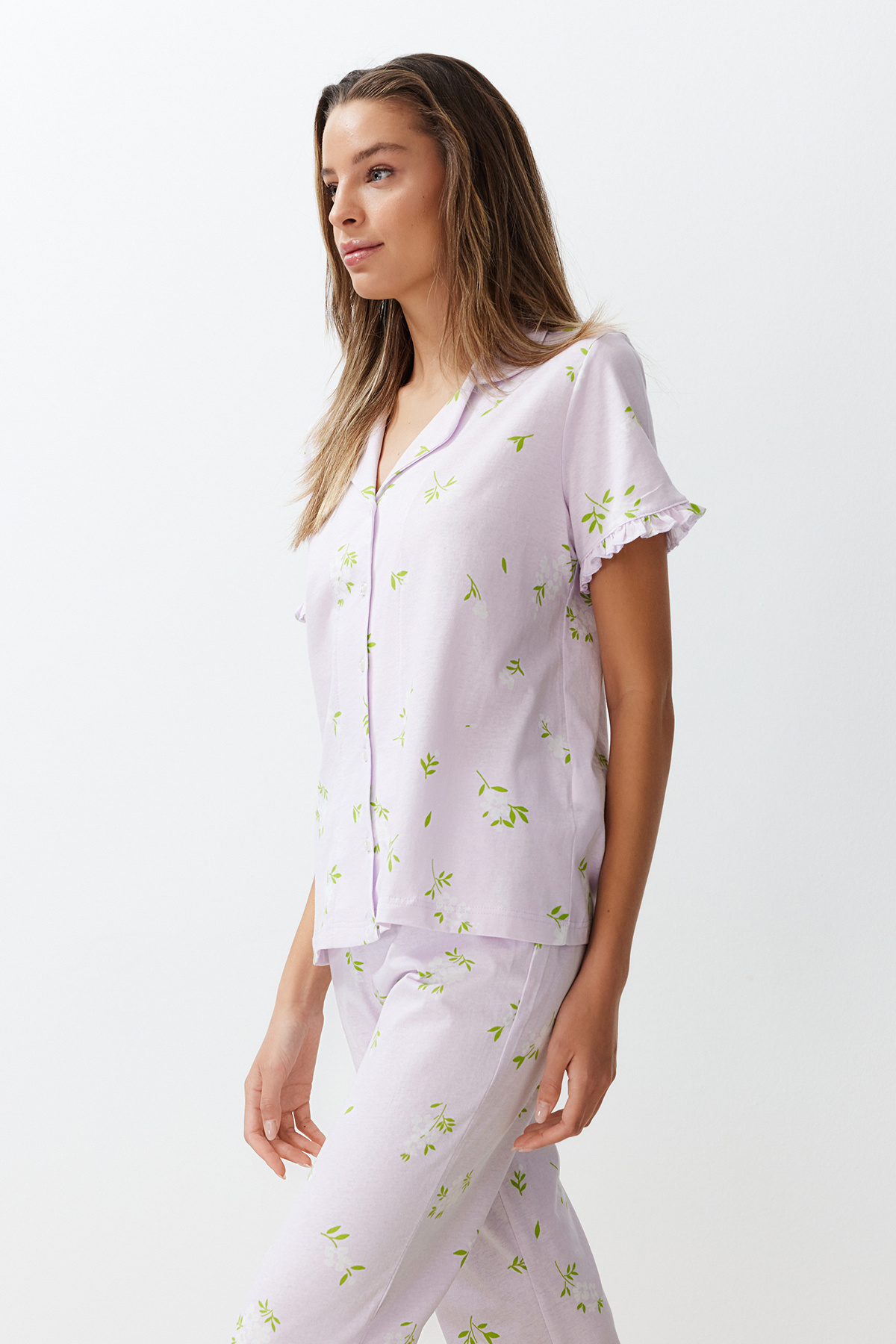 Trendyolmilla  Pembe-Çok Renkli %100 Pamuklu Çiçekli Fırfır Detaylı Örme Pijama Takımı THMSS24PT00227 - Görsel 2