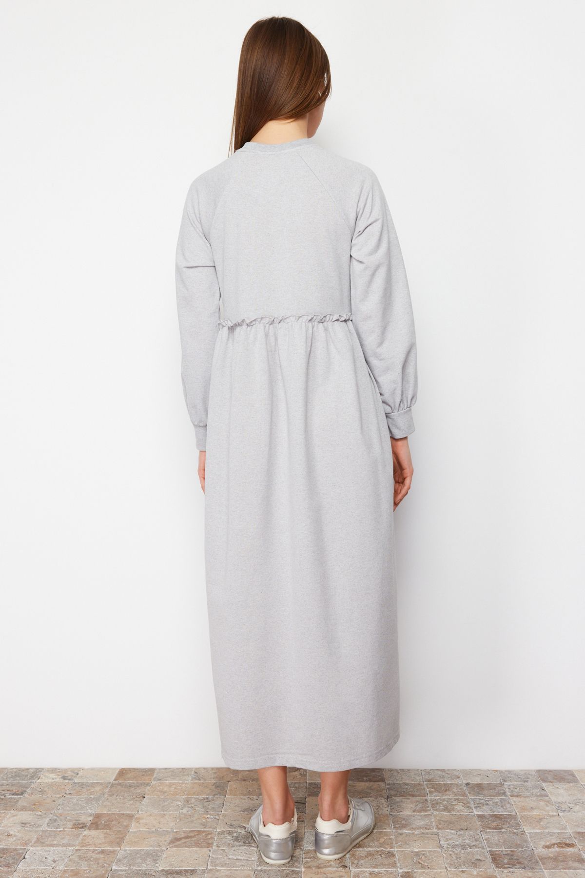Trendyol Modest-Overisse Graues Strickkleid - Taillenschnitt TCTSS23EB00307 6