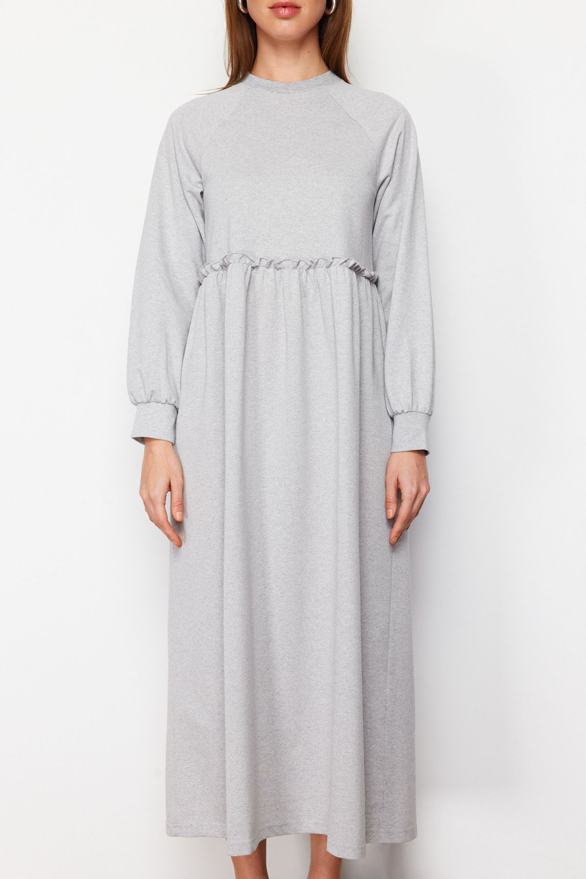Trendyol Modest-Overisse Graues Strickkleid - Taillenschnitt TCTSS23EB00307 4
