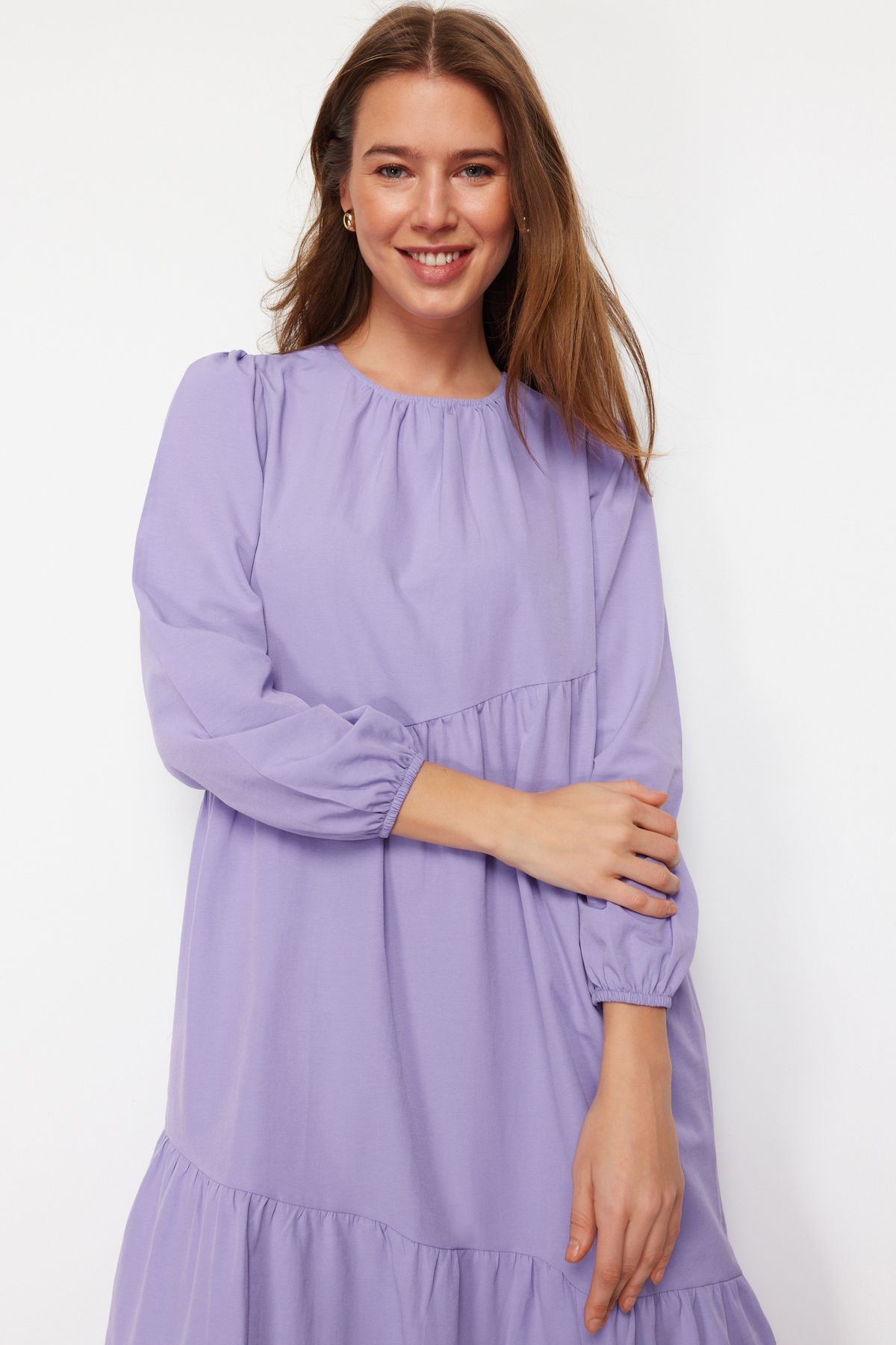 Trendyol Modest-Fliederfarbenes, detailliertes, gewebtes Baumwollkleid mit weitem Schnitt TCTSS21EL3470 3
