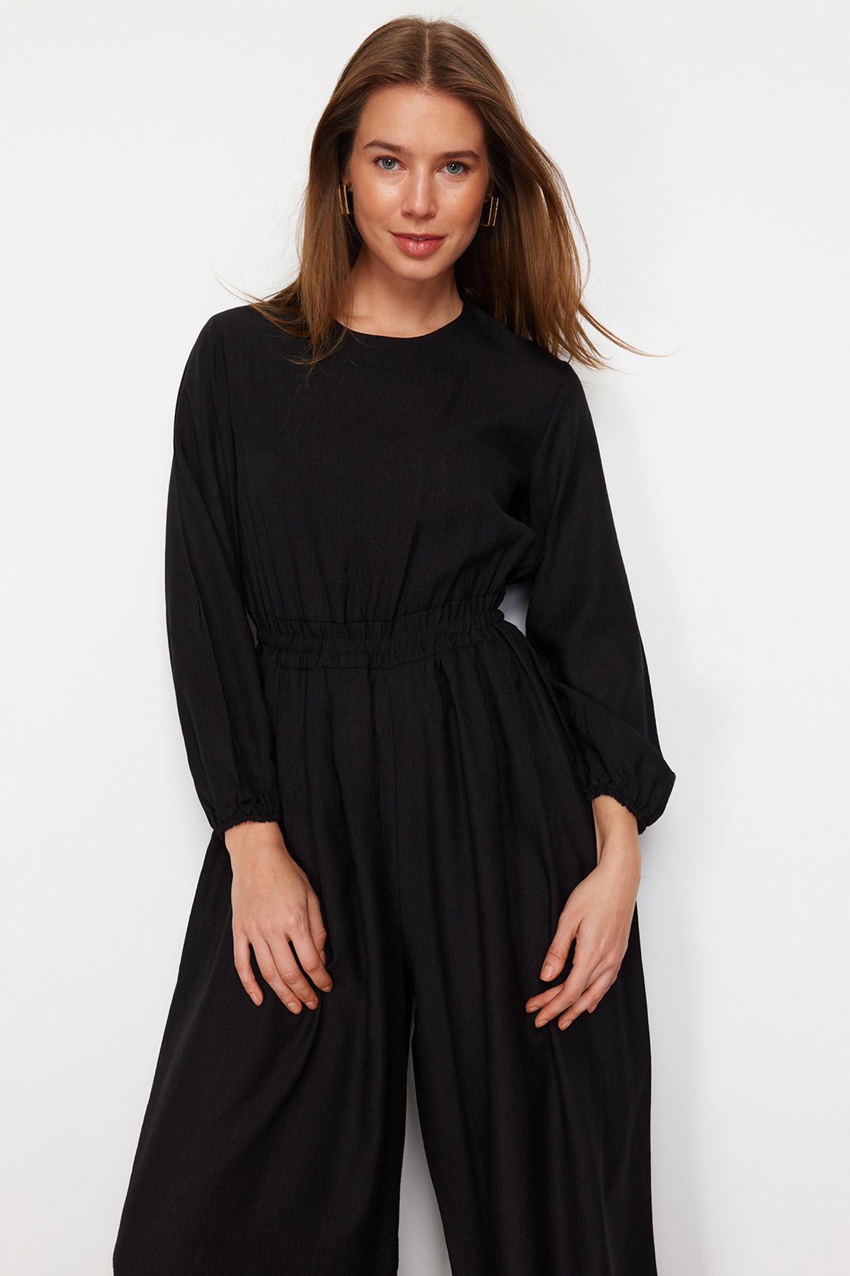 Trendyol Modest-Schwarzer Overall mit Rundhalsausschnitt, elastischer Taille, bequemer Schnitt und weitem Bein in Leinenoptik TCTSS21TU0206 3