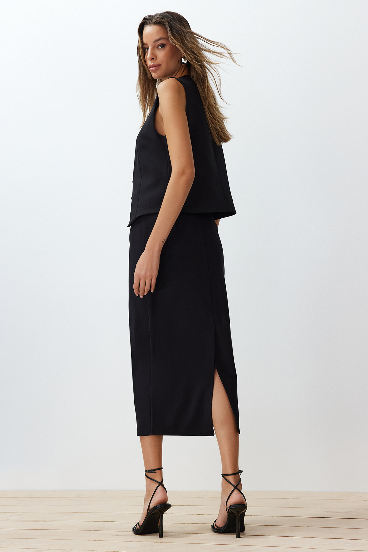 Trendyol Collection Ceruza fekete Midi szoknya - egyenes szabású, derékrészlet - TWOSS24ET00129