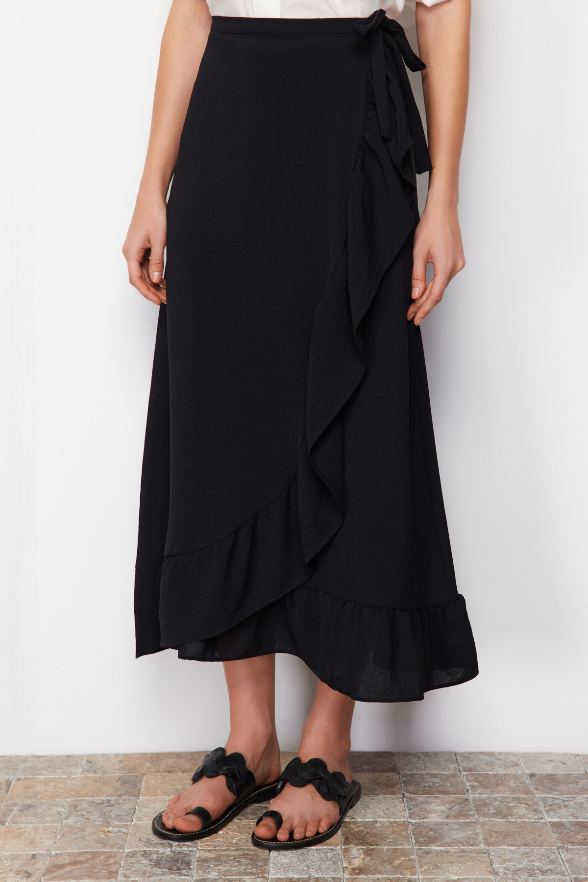 Trendyolmilla  Siyah Anvelop Volanlı Dokuma Etek TCTSS21ET0579 - Görsel 8