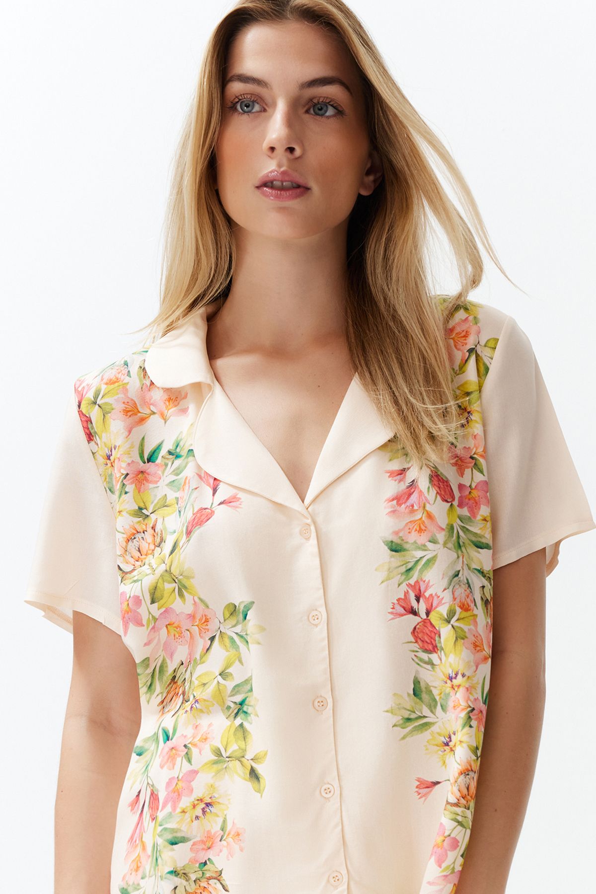 Trendyol Collection Ecru Floral Wiskoza Szorty Tkany Zestaw Piżamowy Kobieta - 34