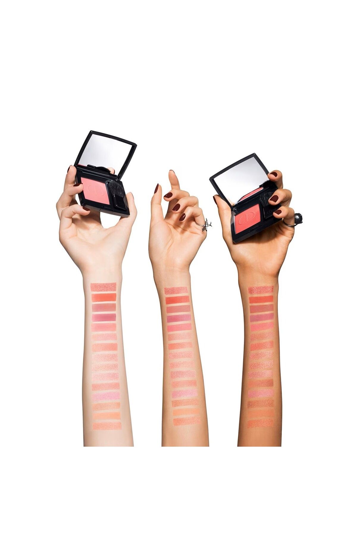 Dior پودر گونه رژ گونه ای با پایانه های مات و مخملی و هولوگرافیک پوست رطوبتی