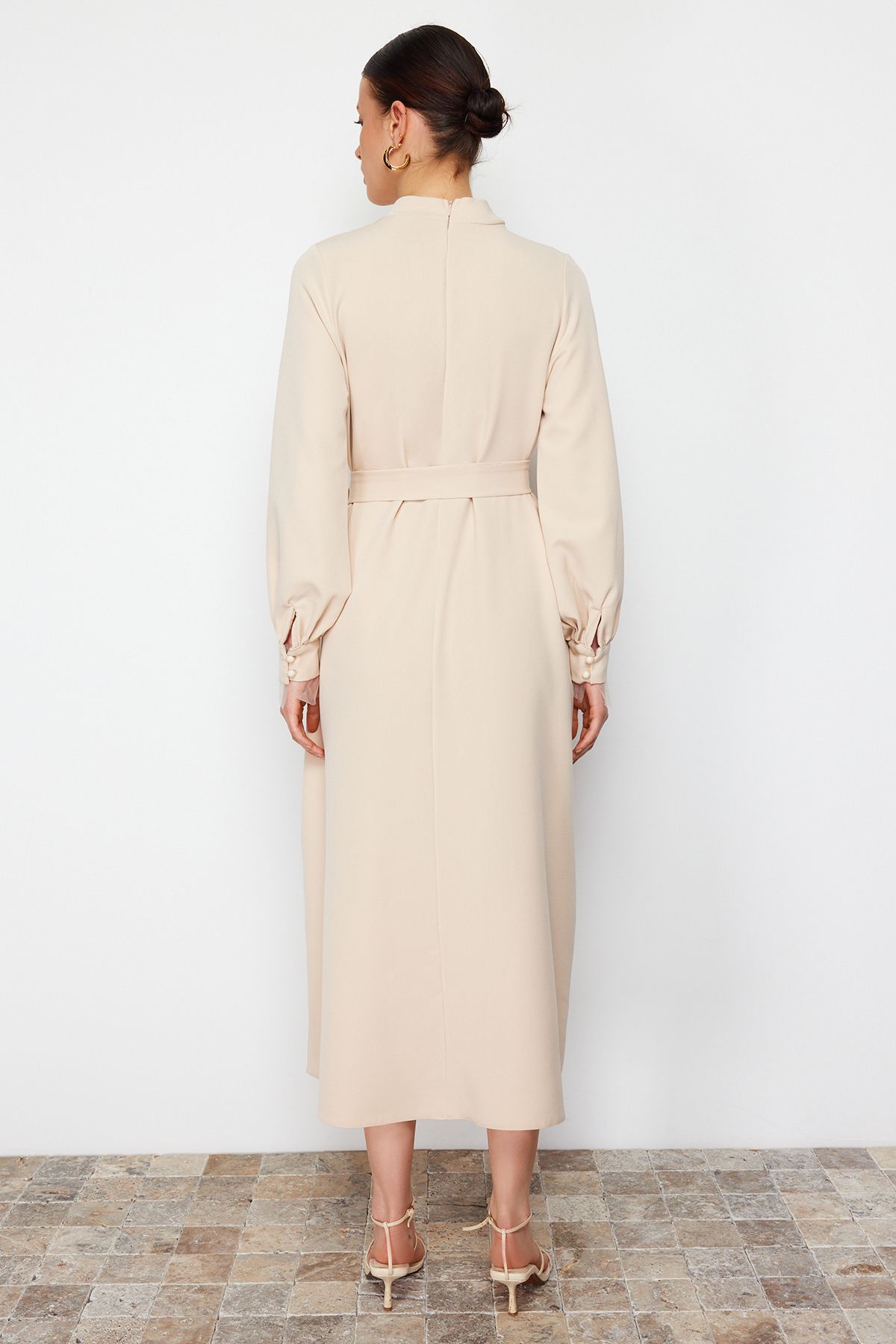 Trendyol Modest-Béžový stojáček s límečkem detail tkané šaty Tctss24Eb00174 6