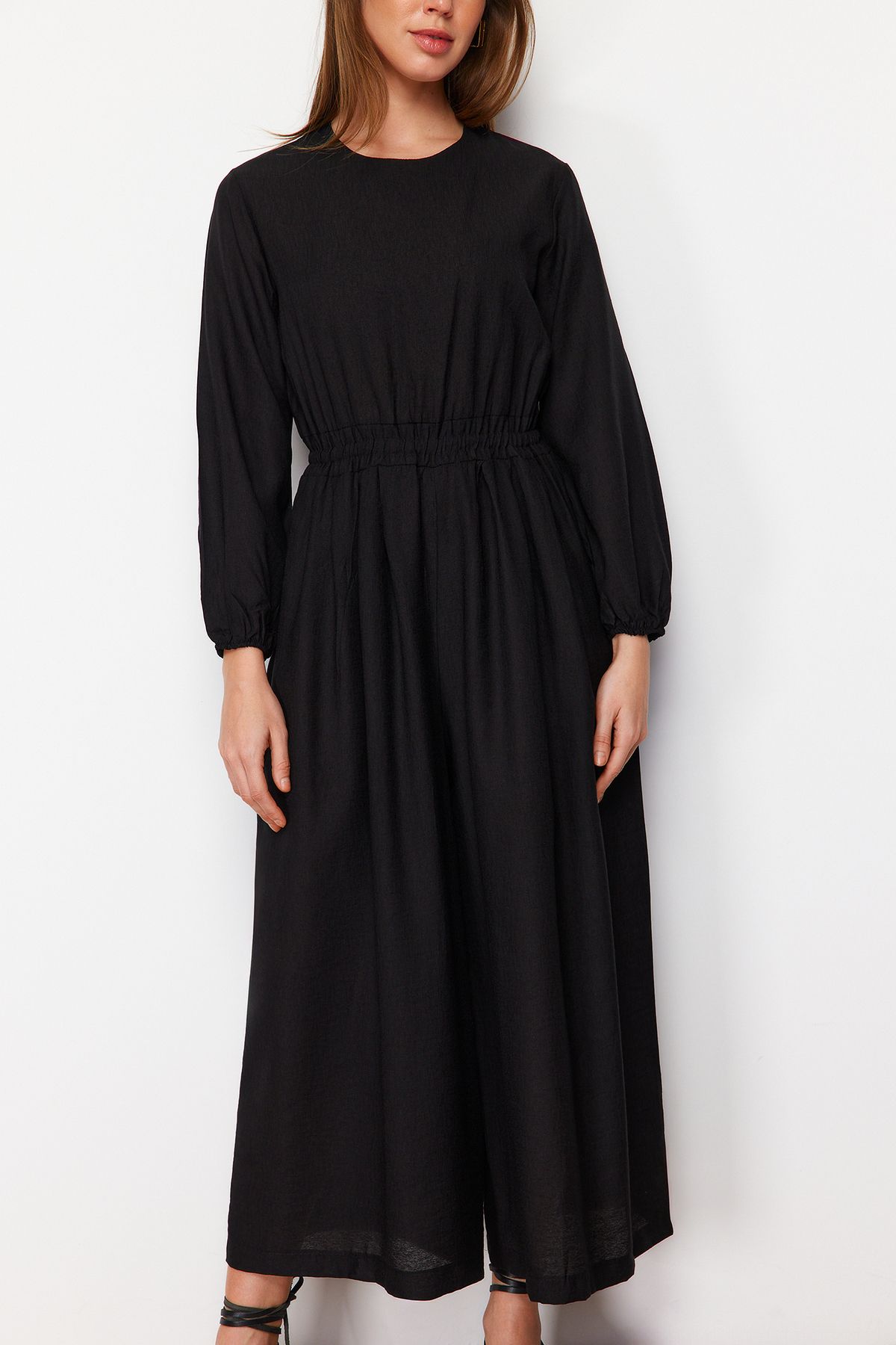 Trendyol Modest-Schwarzer Overall mit Rundhalsausschnitt, elastischer Taille, bequemer Schnitt und weitem Bein in Leinenoptik TCTSS21TU0206 4