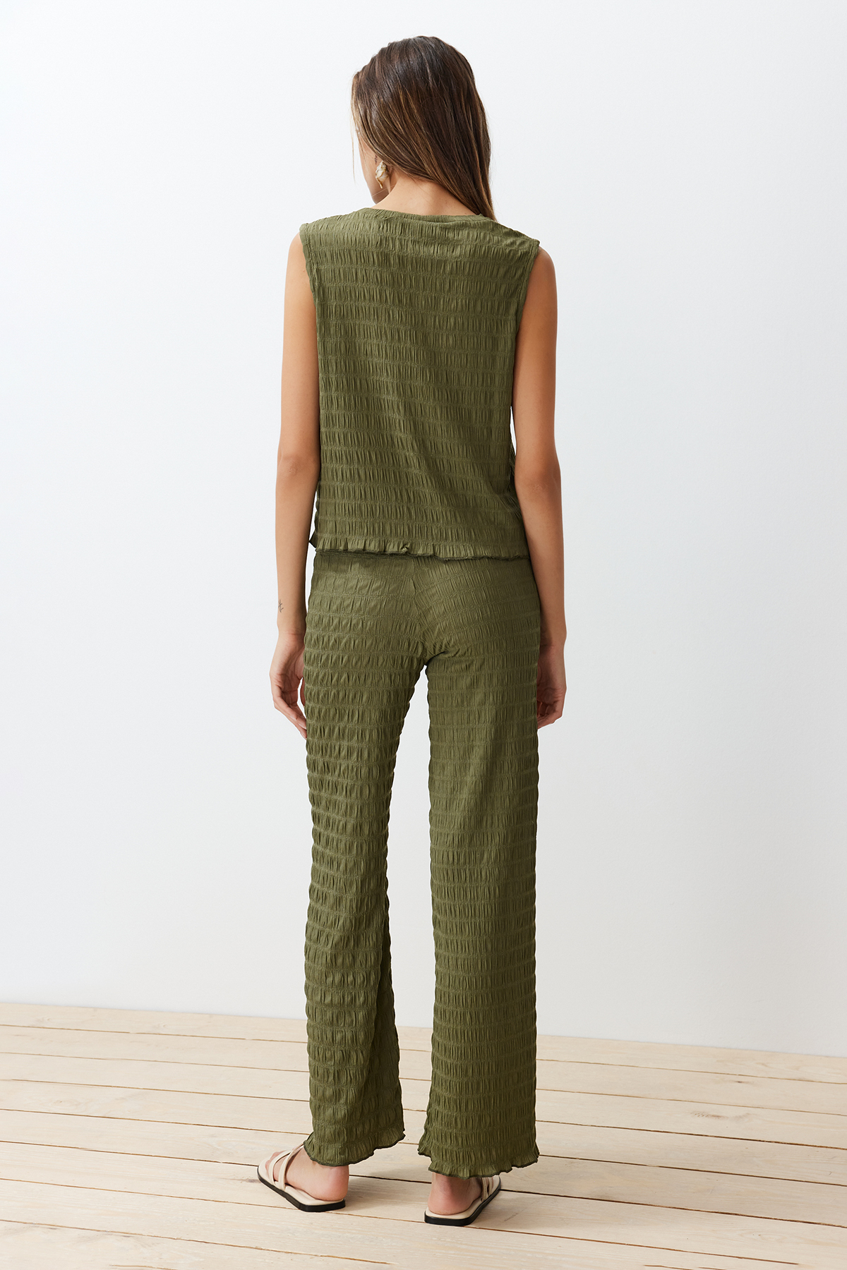 Trendyolmilla  Haki Dokulu Regular/Normal Kalıp Sıfır Kol Esnek Örme Bluz Pantolon Alt-Üst Takım TWOSS24AU00032 - Görsel 7